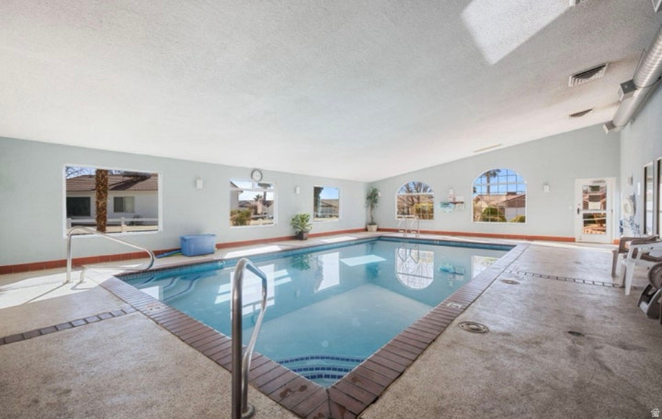 PADRE LAKES TH 2 - Residential