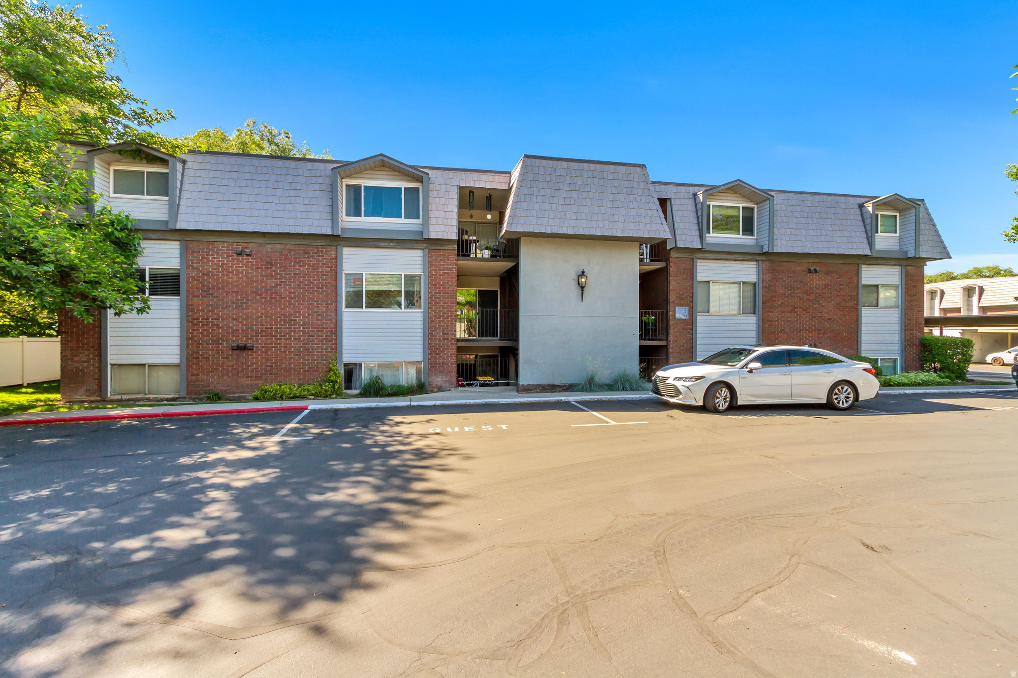Just Listed! Willowbrook Provo Condo-Near BYU, 2 possibly 3 bedroom/2 baths 1,120 SqFt. Well-Maintained Condo in the desirable Willowbrook community of Provo. 3 parking spaces is rare. Beautiful 2 floor condo. Spacious floorplan, nice commons area. Buyer Broker to verify all sq footage and listing information.