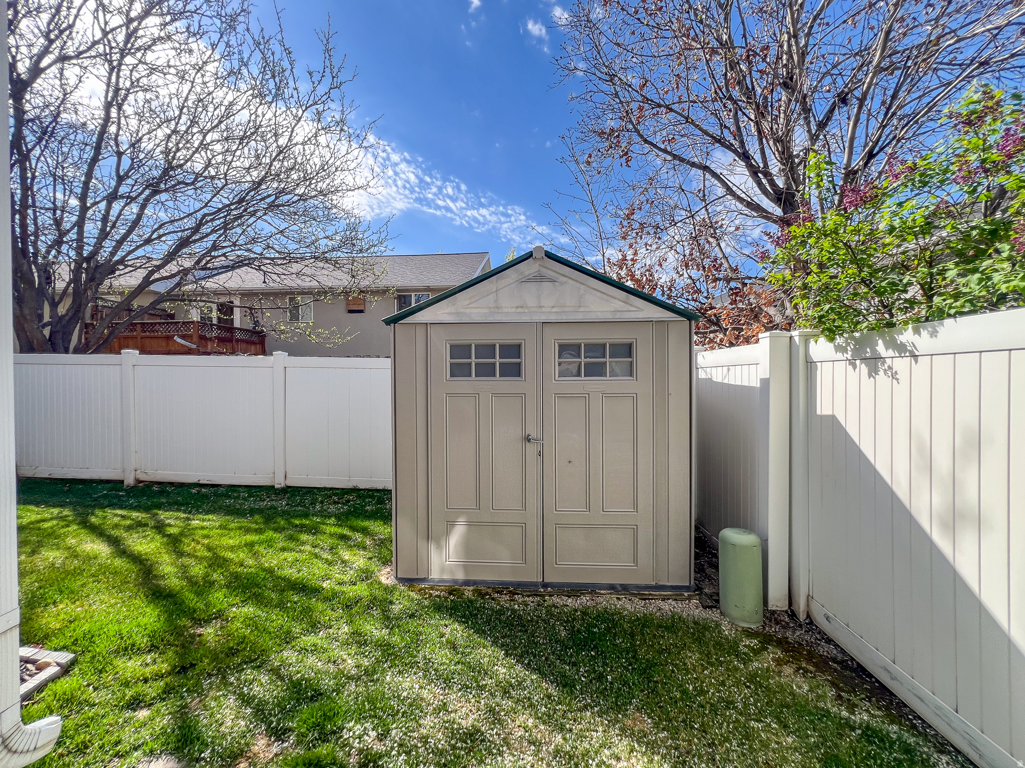 NORTH MEADOW - Residential