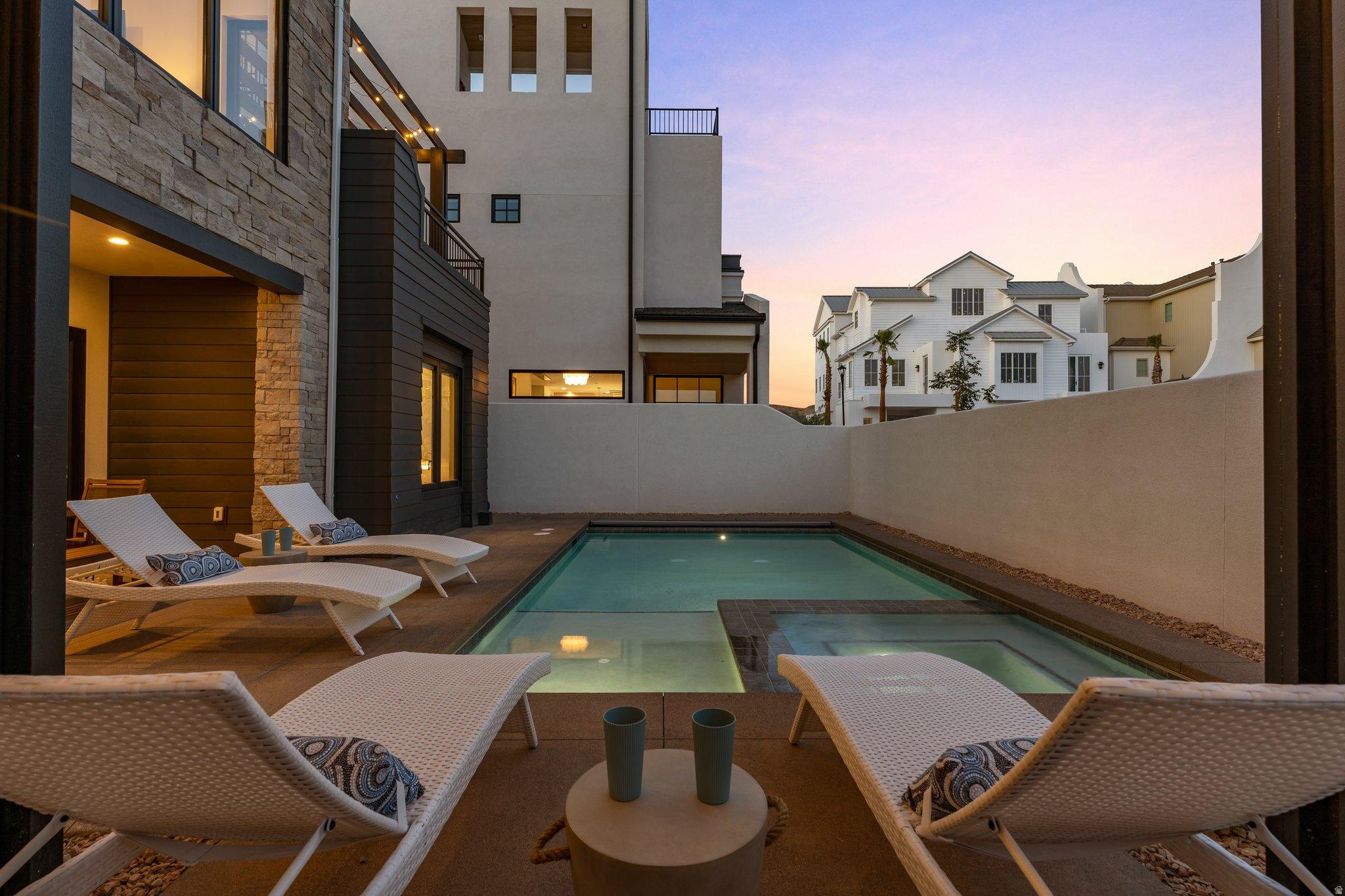 DESERT COLOR - Residential