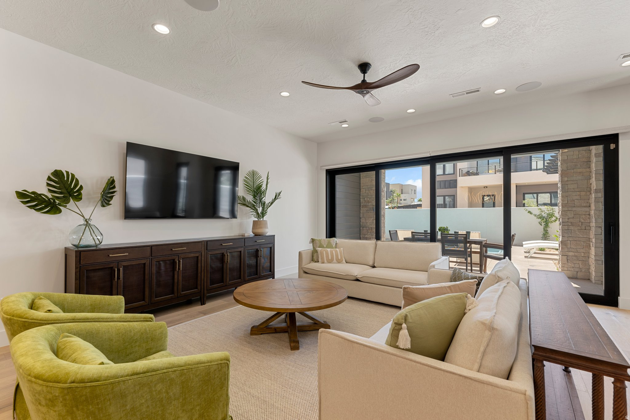 DESERT COLOR - Residential