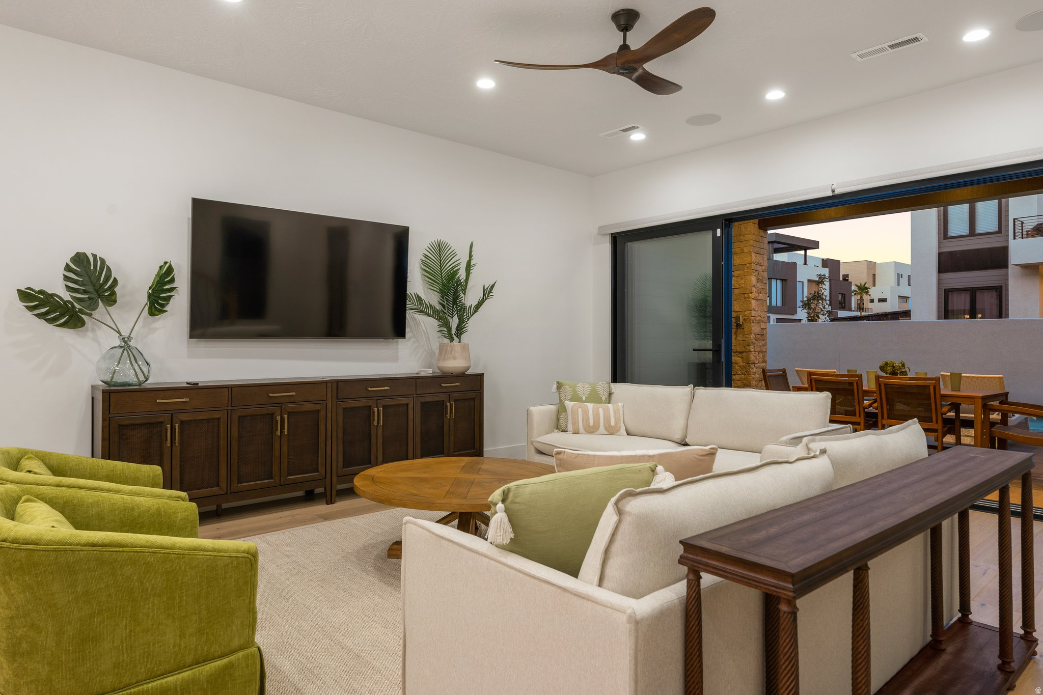 DESERT COLOR - Residential