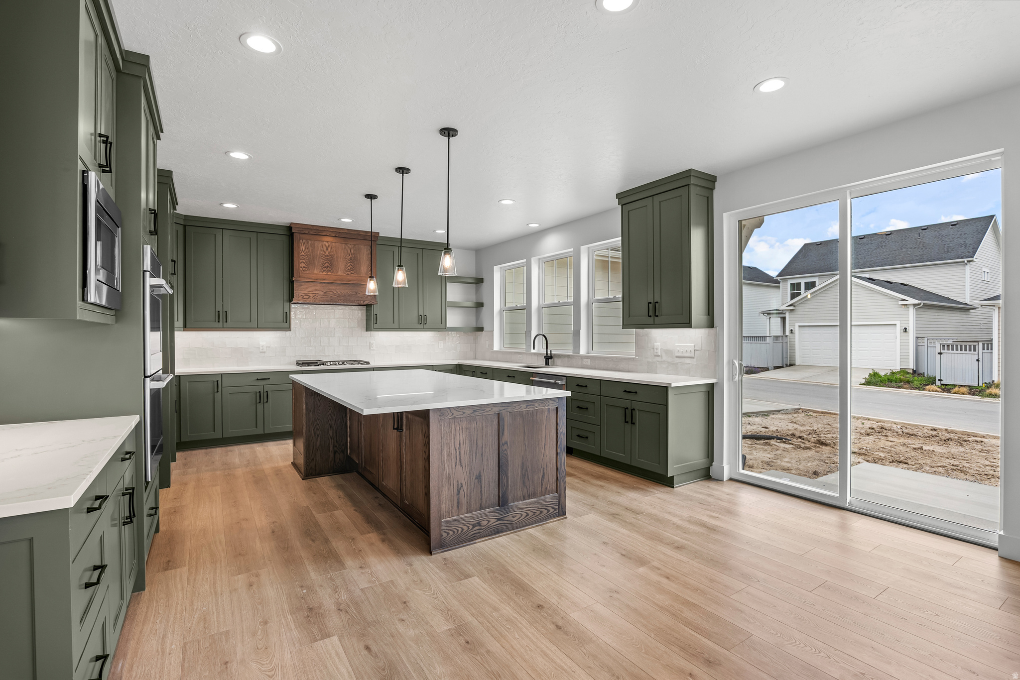 BEACON POINTE - Residential