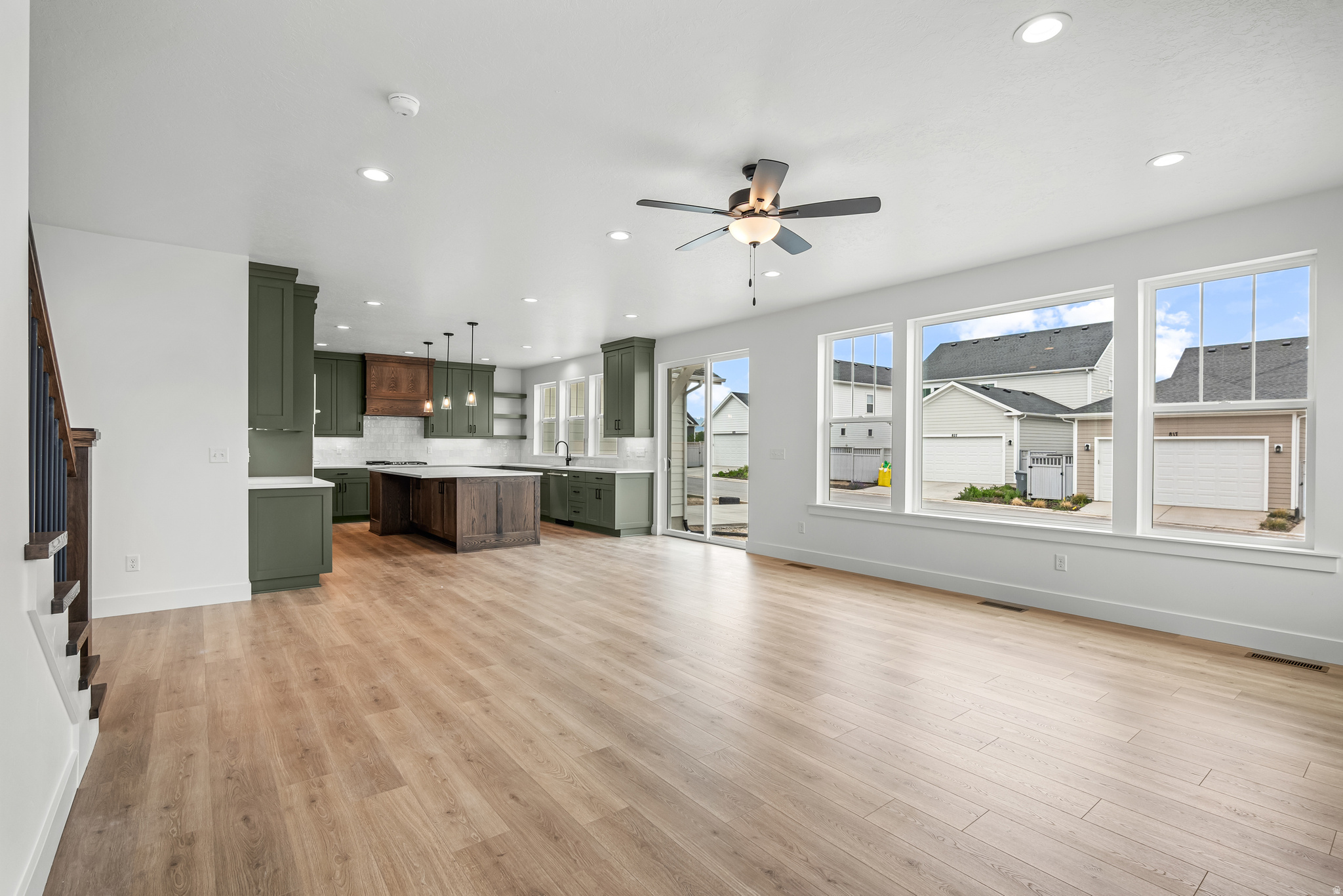 BEACON POINTE - Residential