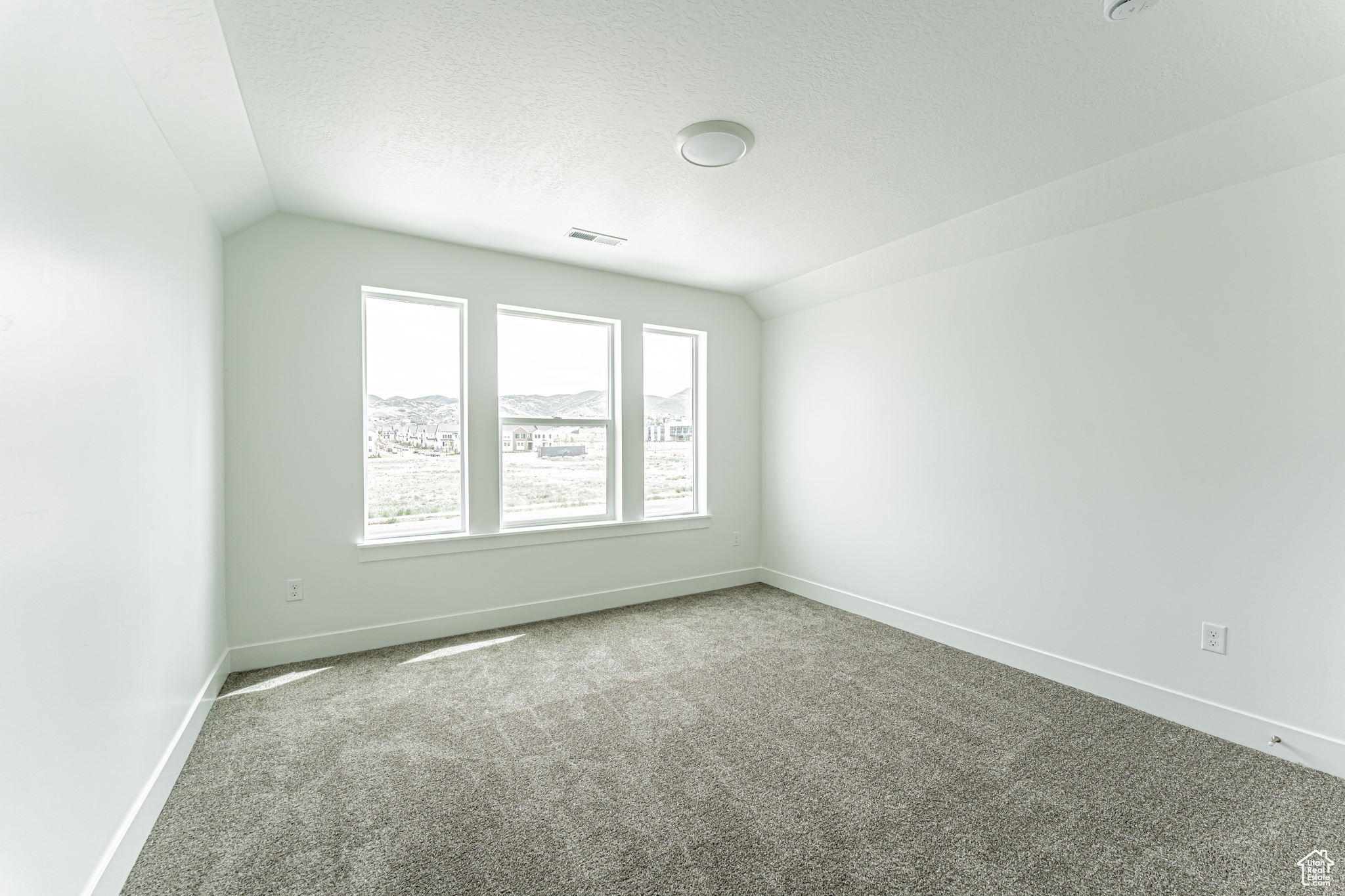 MOUNTAIN RIDGE - Residential