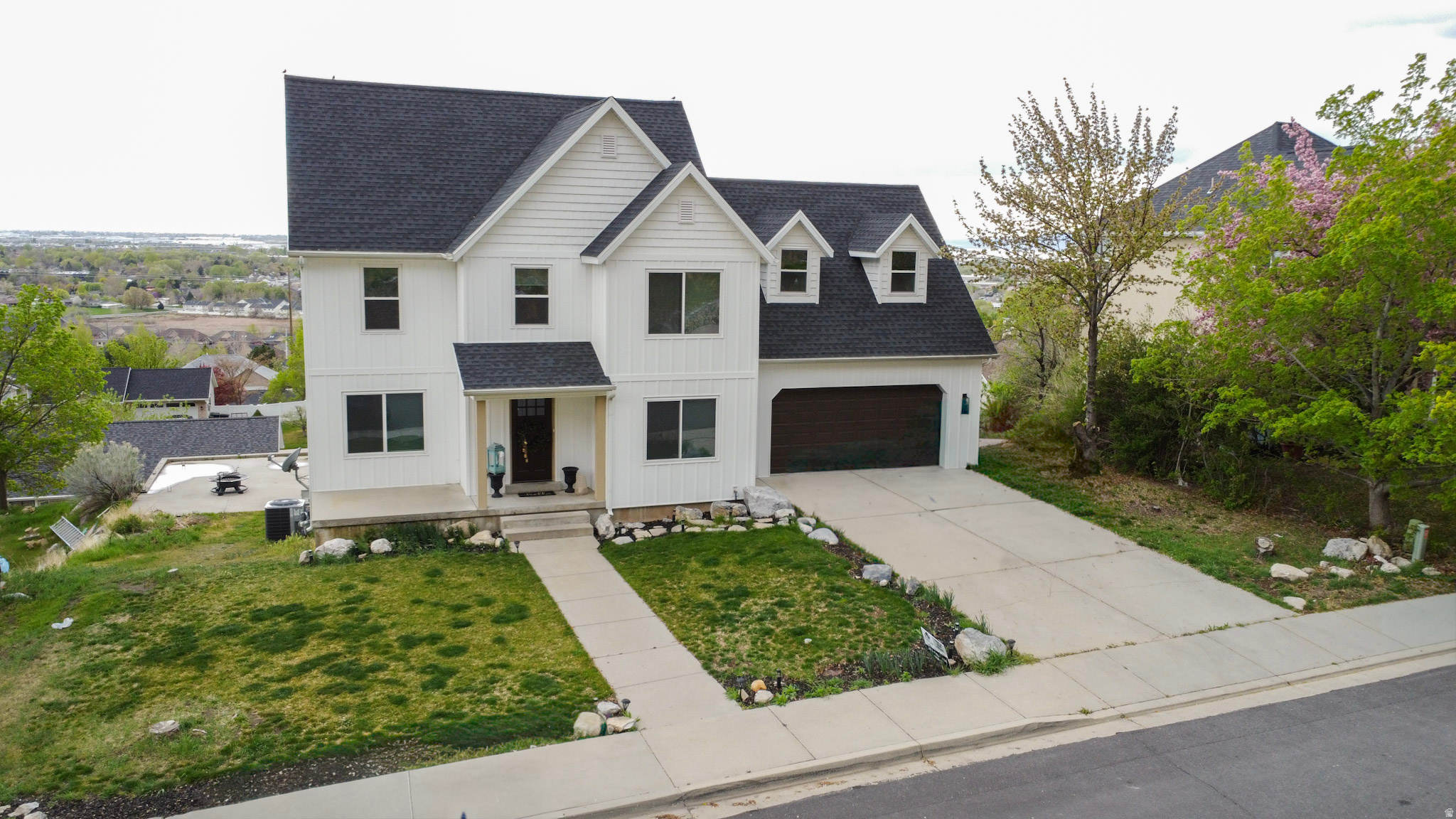 Stunning 3,600 sq ft home in Springville with truly unmatched valley and mountain views. This 4 bed, 3 bath home features multiple spacious living areas, giving you flexibility for entertaining, relaxing, or hosting family gatherings. The fully upgraded kitchen is the centerpiece of the home-complete with a large island, custom cabinetry, and a layout designed perfectly for hosting. Step outside to the expansive elevated deck and take in breathtaking panoramic views that stretch across the entire valley-this is where you'll spend your mornings and evenings. With room to add a mother-in-law suite and numerous upgrades throughout, this home offers both versatility and long-term value. Homes with views like this rarely come available