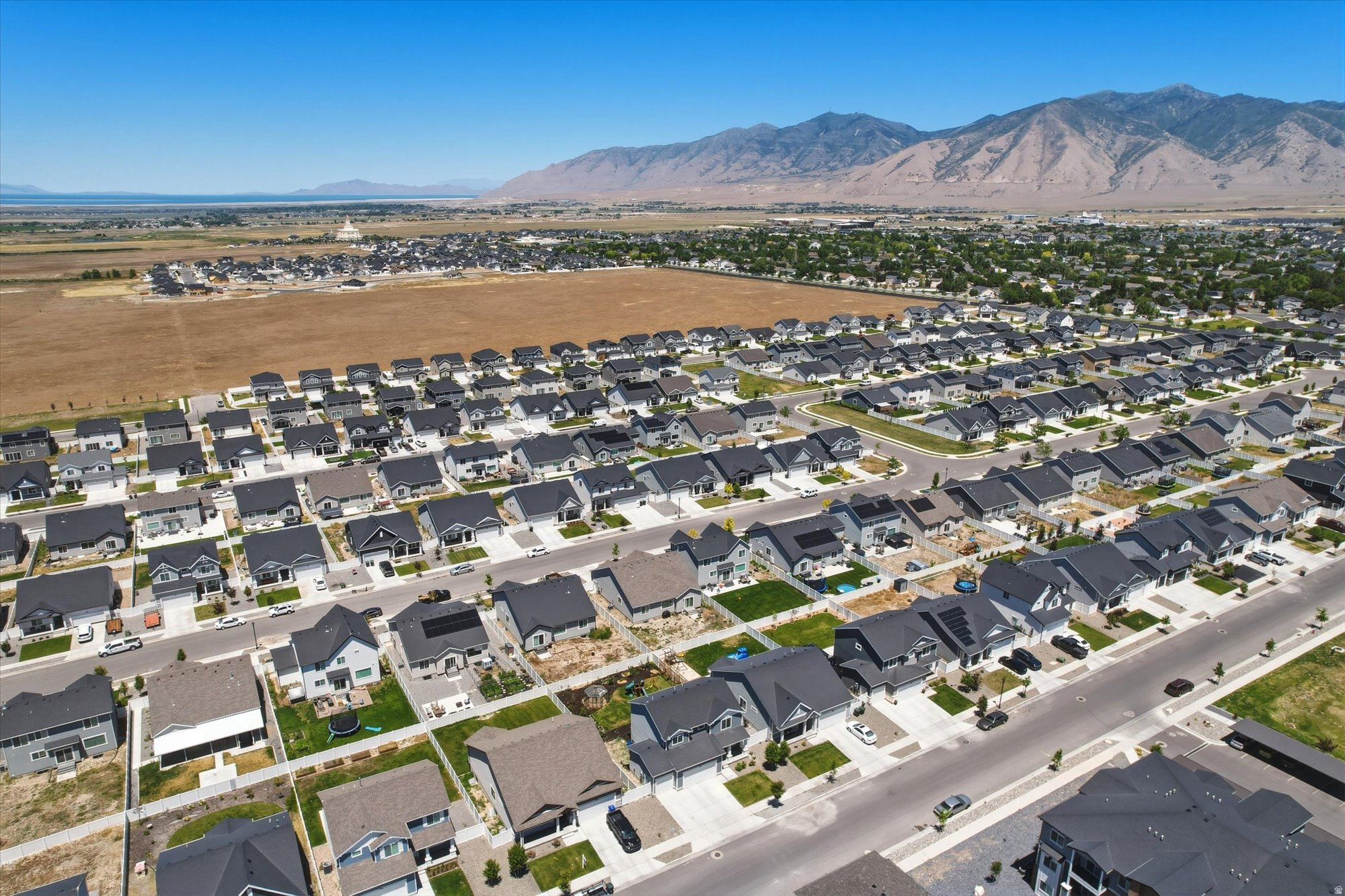 LEXINGTON GREENS - Residential