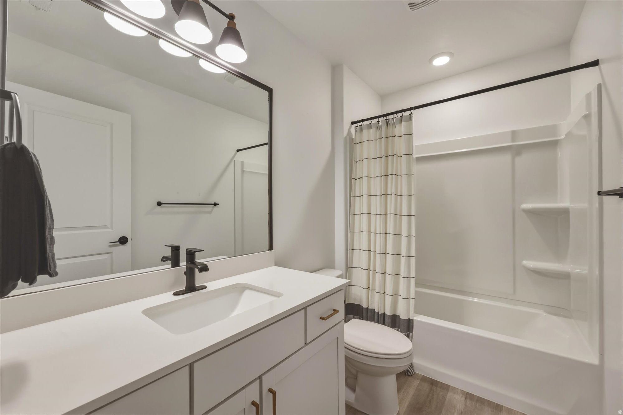 LEXINGTON GREENS - Residential