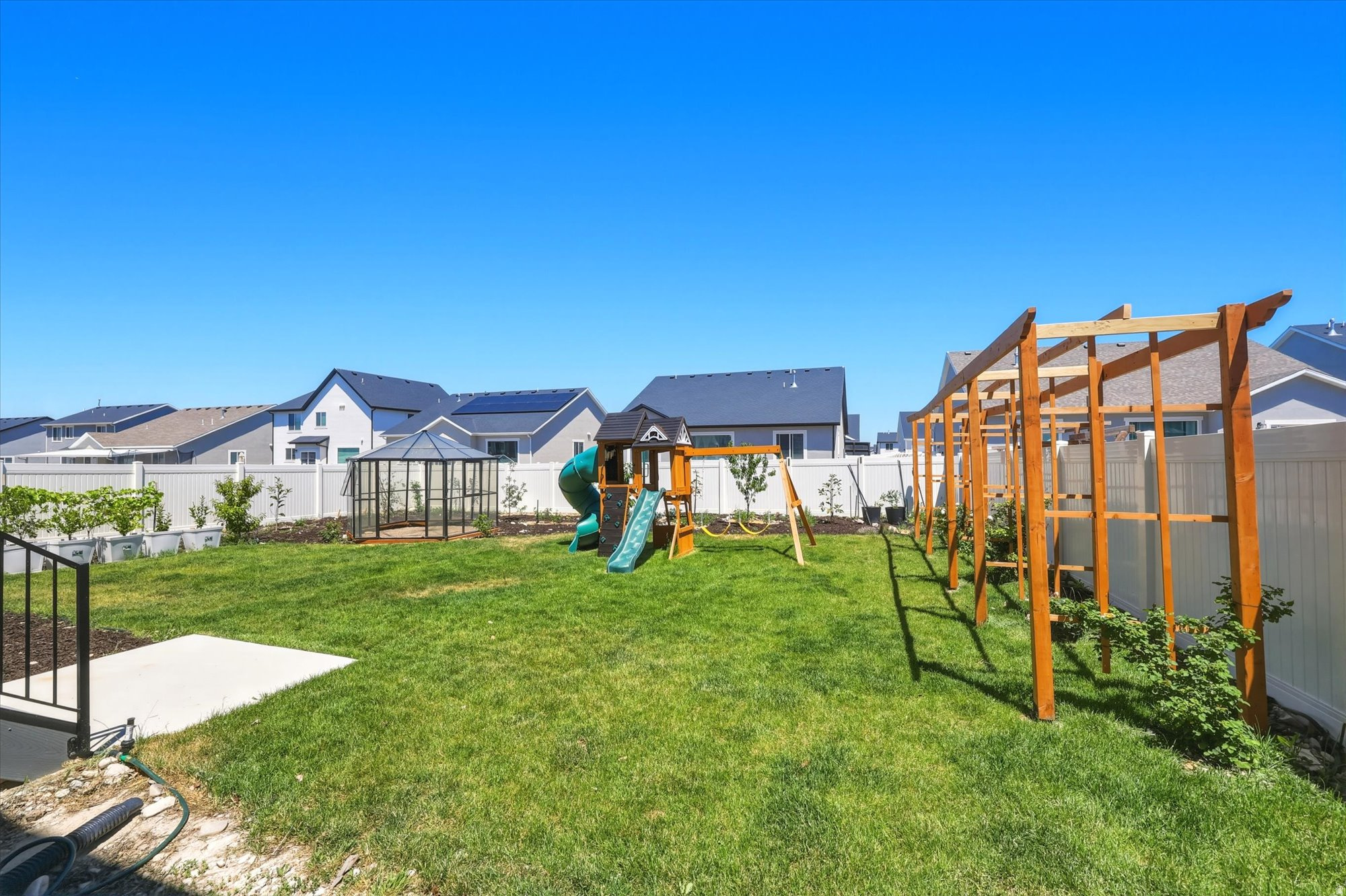 LEXINGTON GREENS - Residential