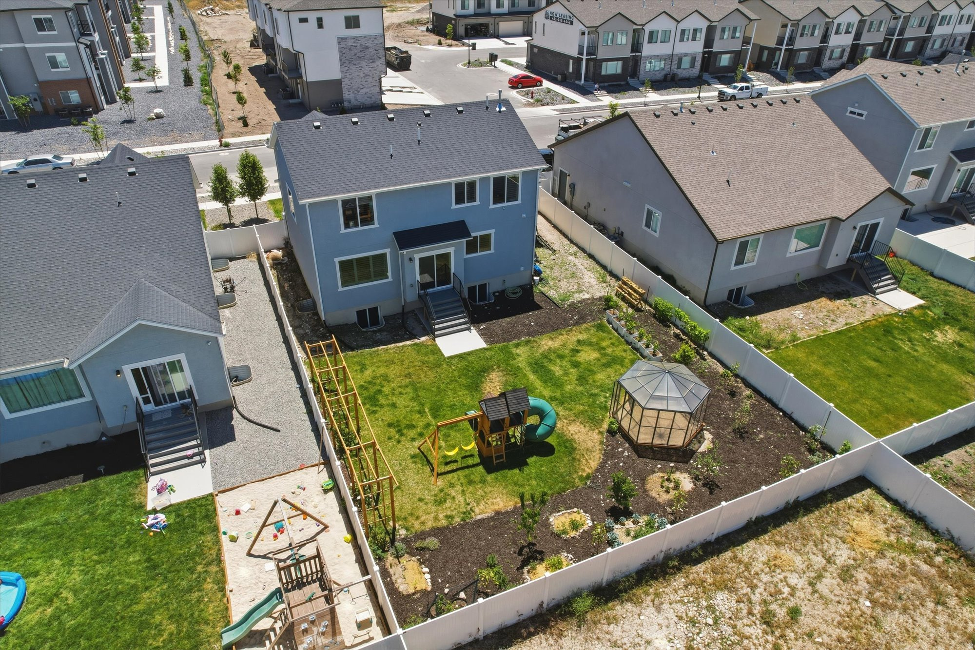 LEXINGTON GREENS - Residential