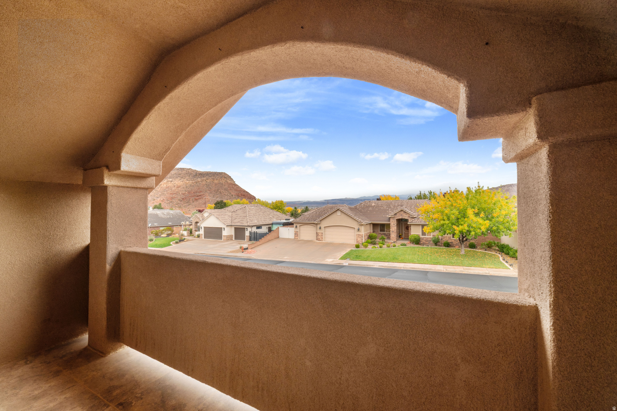 HIGH CHAPARRAL AT THE WASHINGTON BENCH - Residential