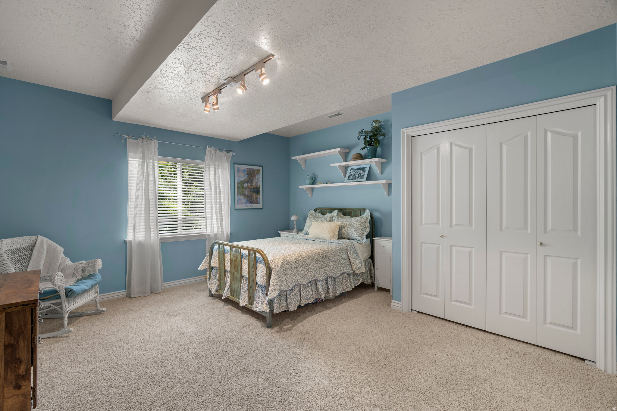 NORTH OAKS COVE - Residential