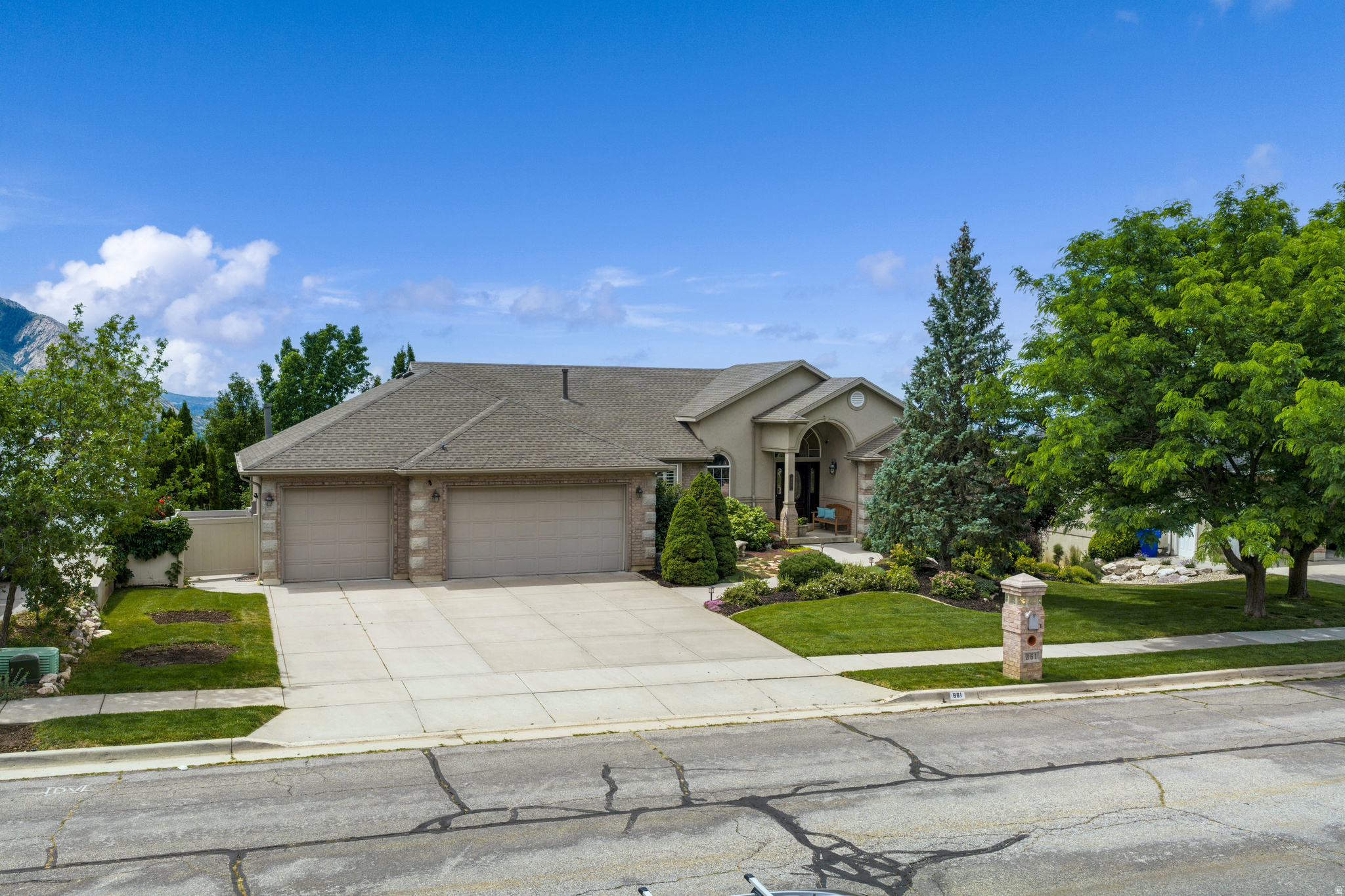 NORTH OAKS COVE - Residential