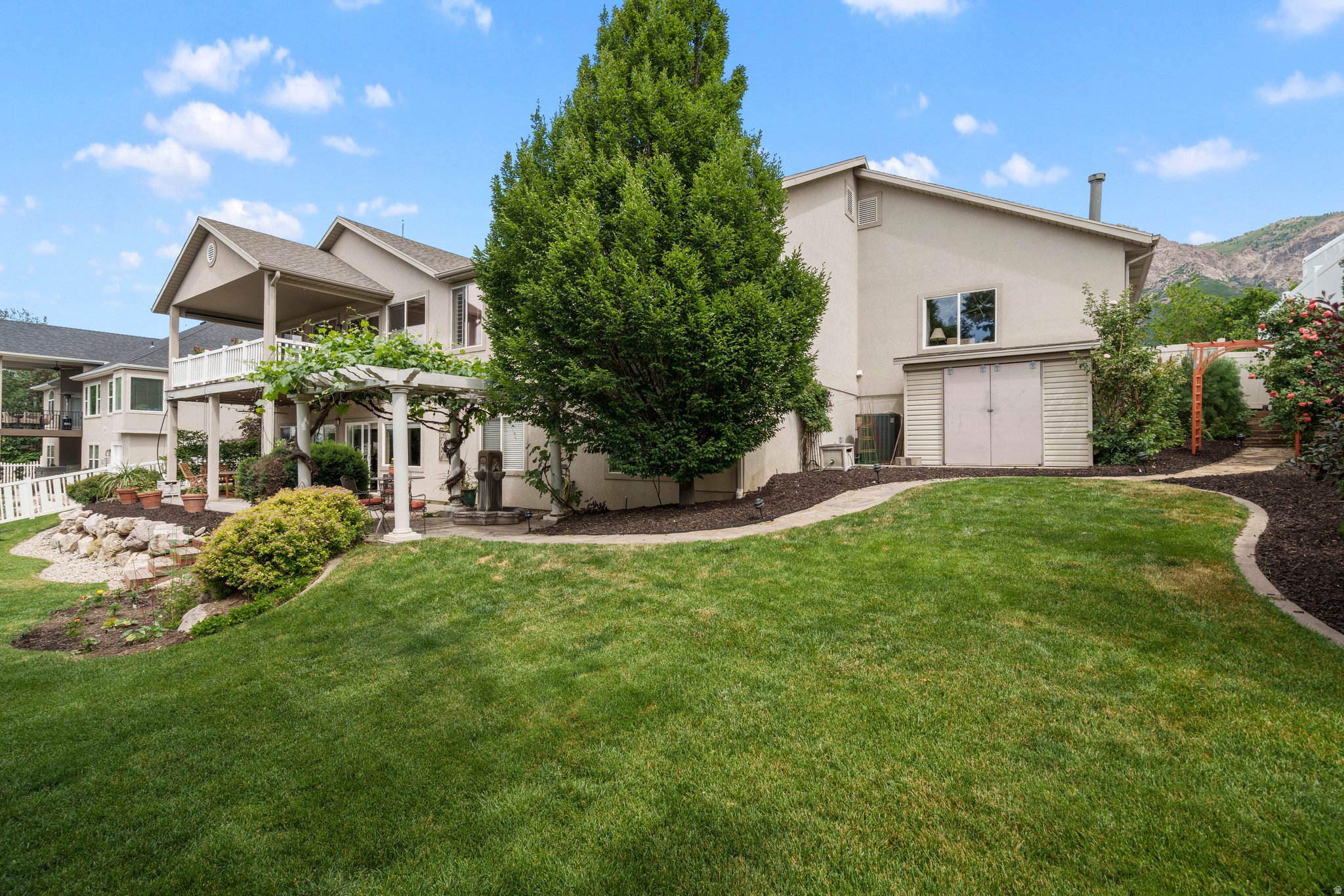 NORTH OAKS COVE - Residential