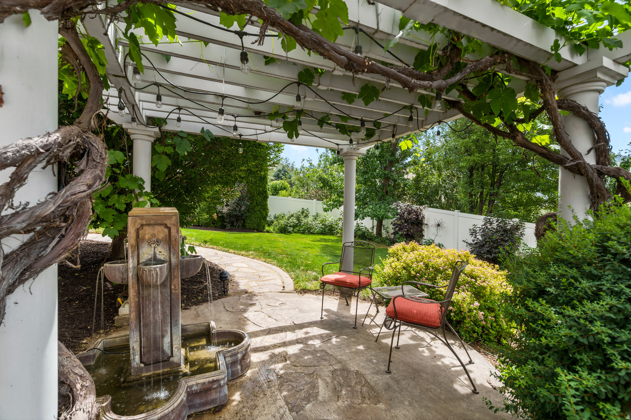 NORTH OAKS COVE - Residential