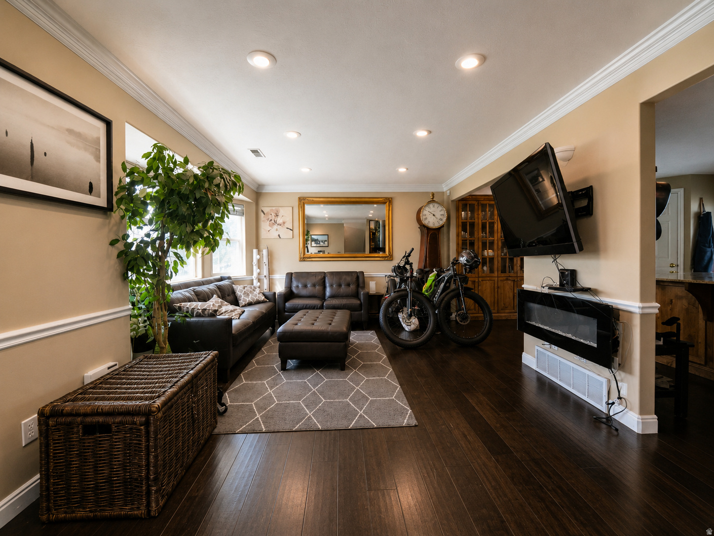 COLONY WEST - Residential
