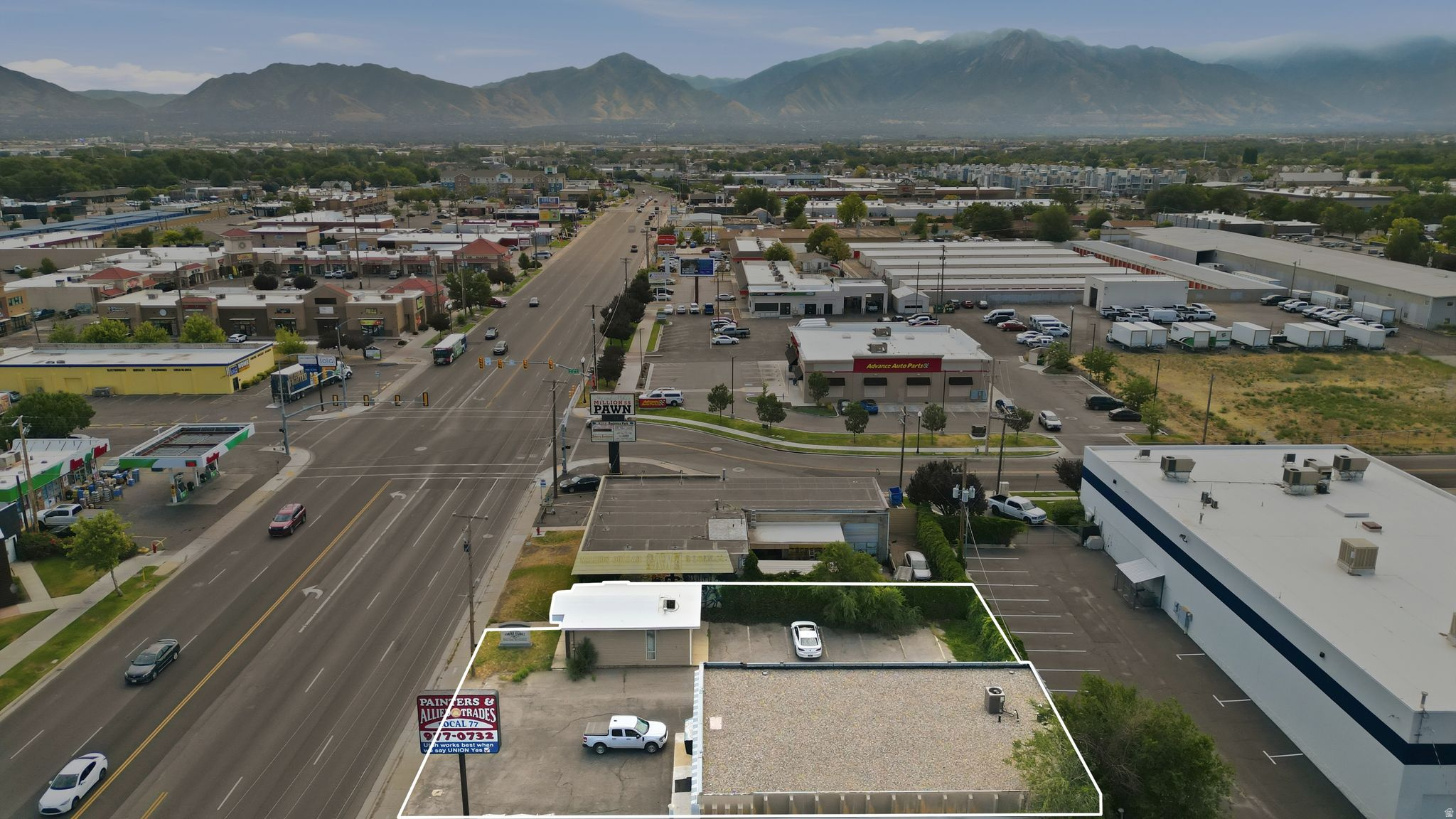 Main image without alt text