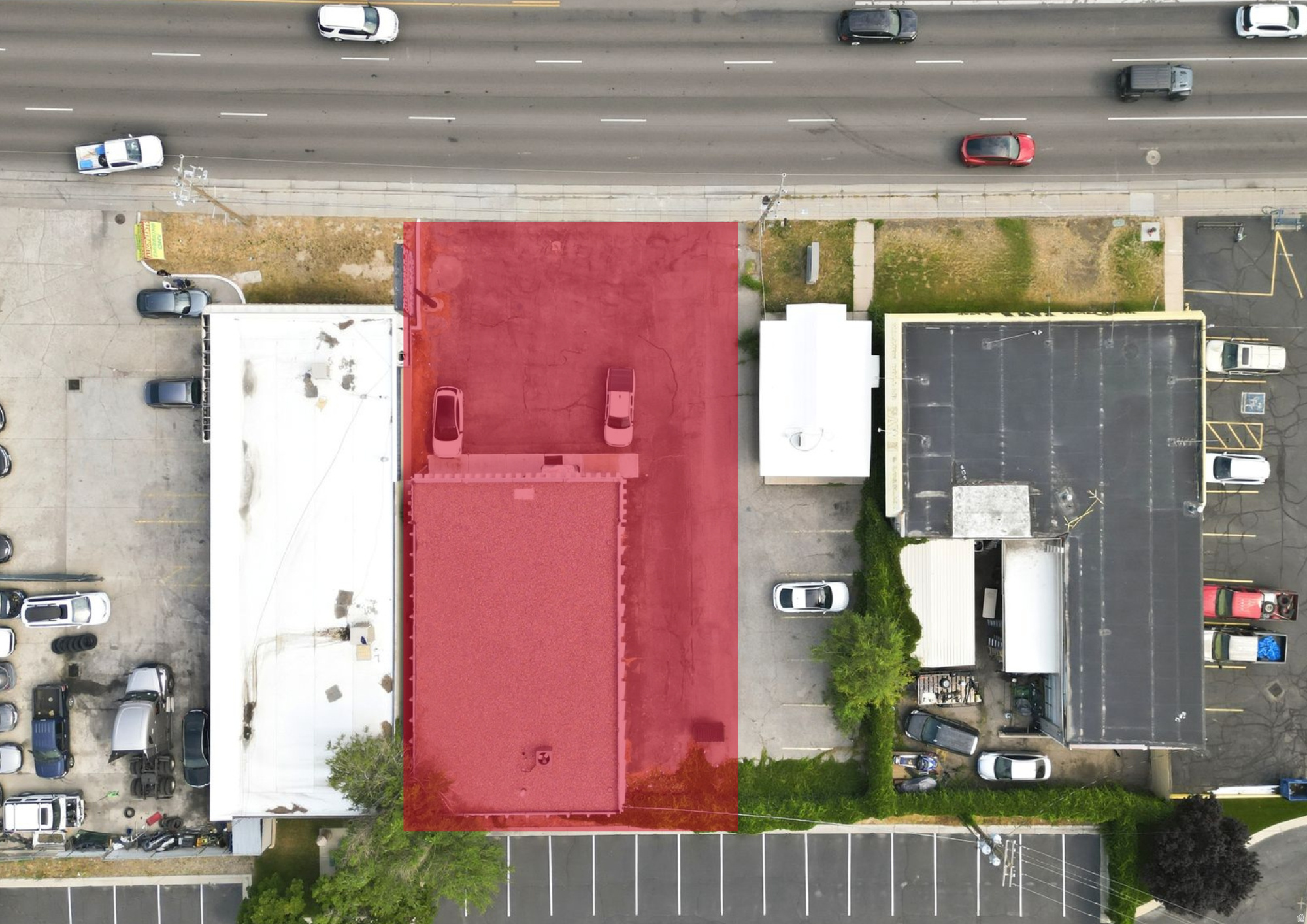 Main image without alt text