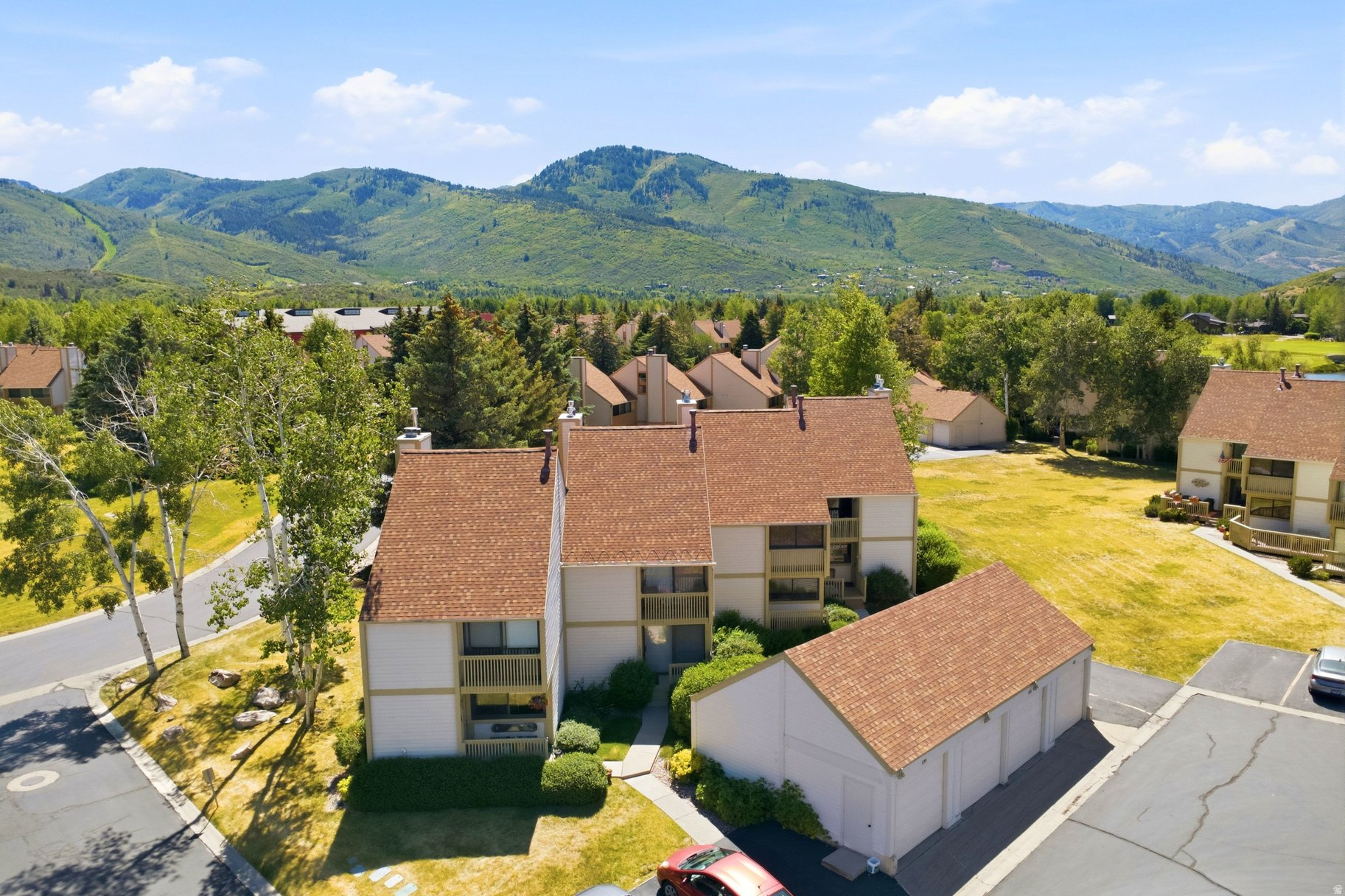 RACQUET CLUB VILLAGE - Residential