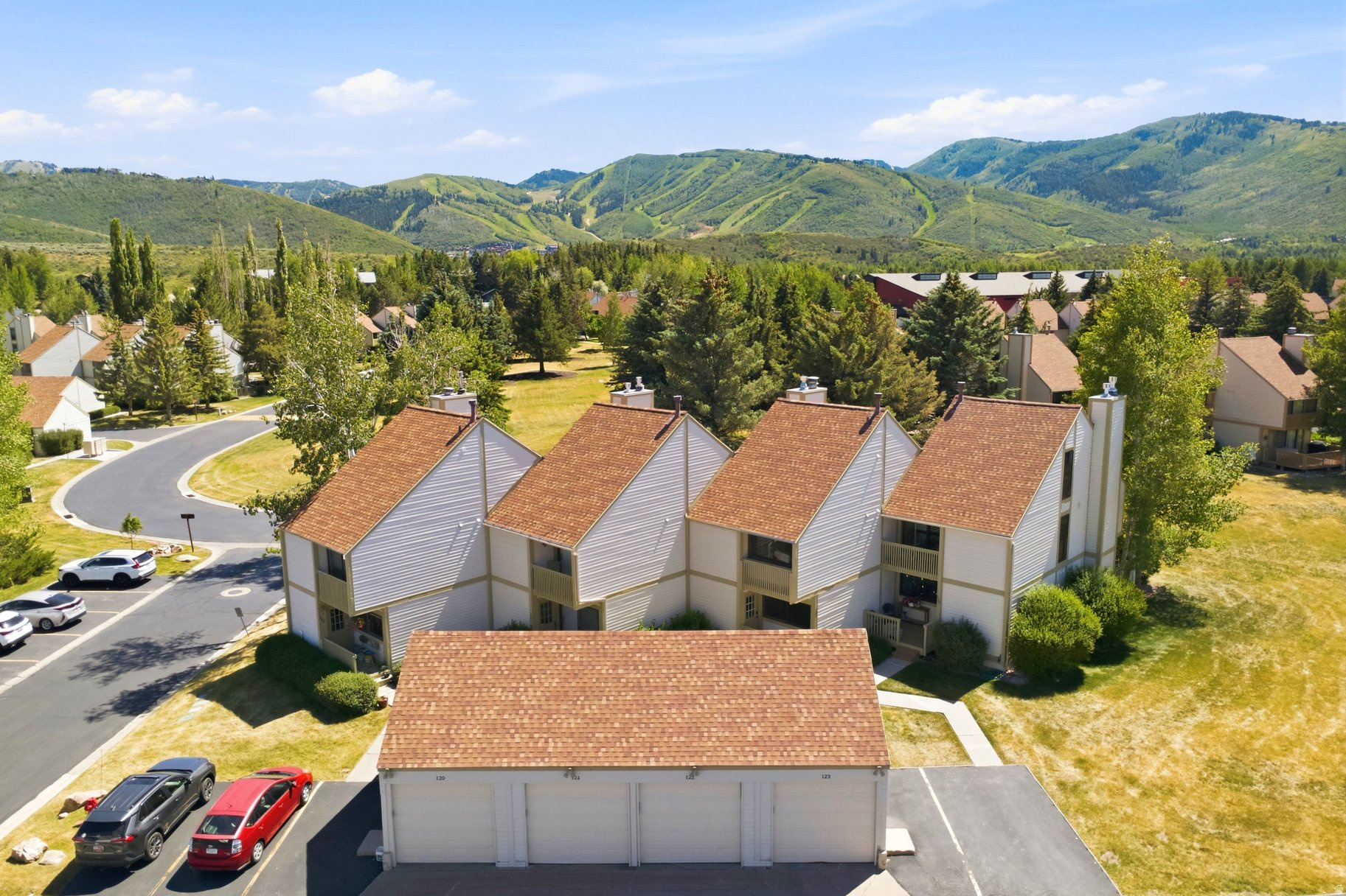 RACQUET CLUB VILLAGE - Residential
