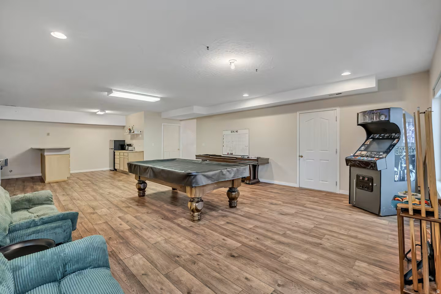 HIDDEN VALLEY HILLS - Residential