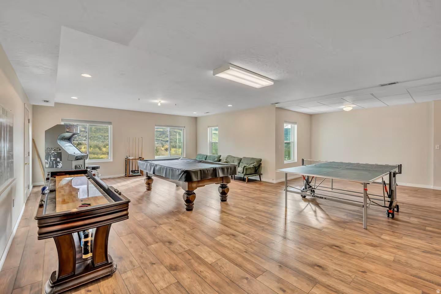 HIDDEN VALLEY HILLS - Residential
