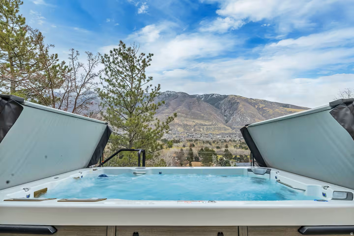HIDDEN VALLEY HILLS - Residential