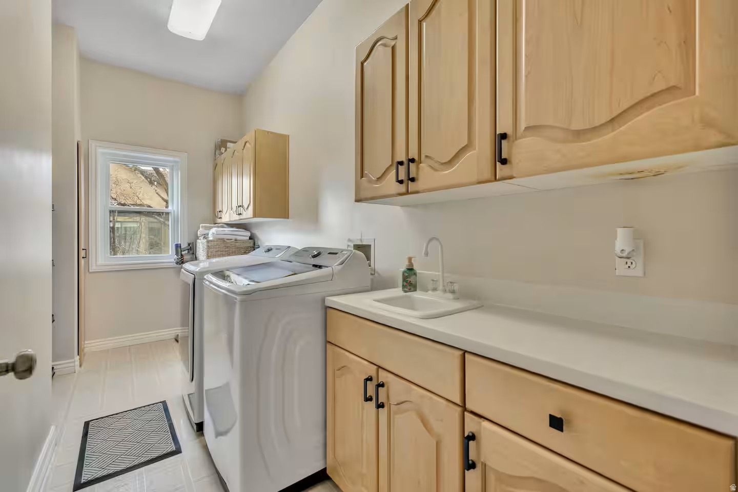 HIDDEN VALLEY HILLS - Residential