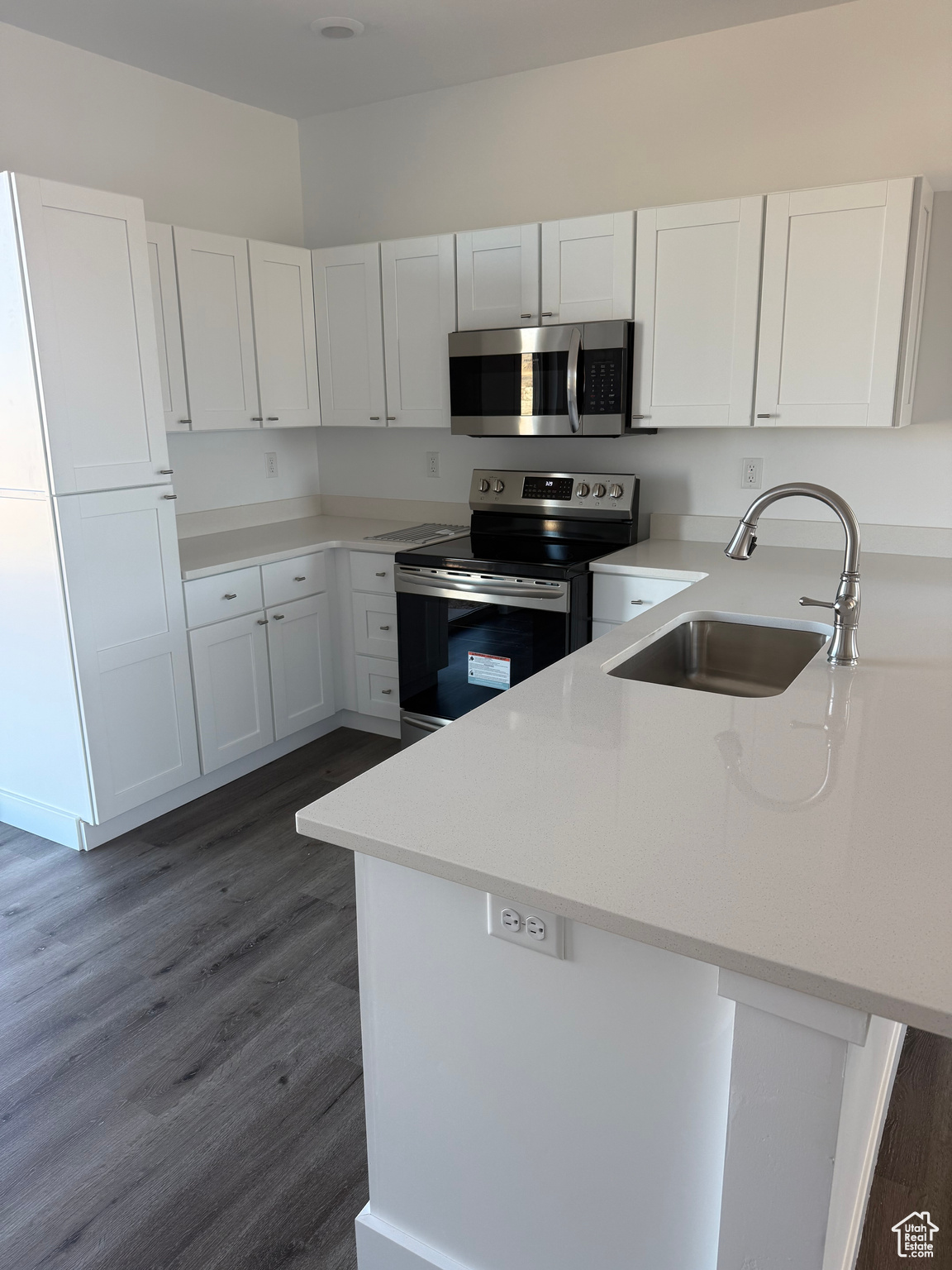 These townhomes welcome people with an open concept floor plan that highlights quality details with plenty of standard features. Bask under 9+ foot ceilings where you can enjoy meals at the breakfast bar or on the deck overlooking the lake and beautiful desert landscape. Lone Rock View Townhomes are perfect for your full time, investment, or vacation home for your getaway to Lake Powell, off roading and other outdoor adventures. When you purchase Lone Rock View Townhomes you get standard features included with the build such as solid surface countertops, luxury vinyl floors and much more.