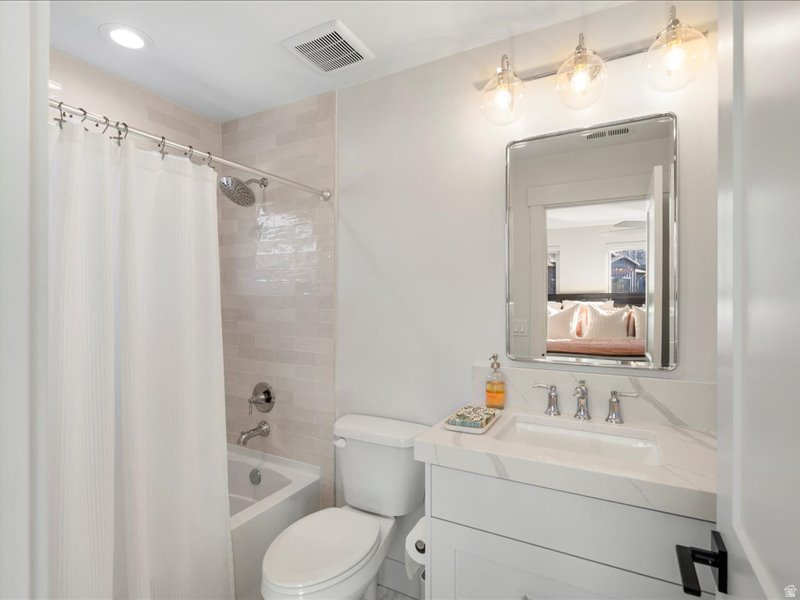 ESCAPES AT EDGEWATER - Residential