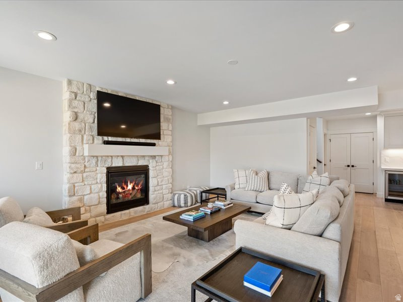 ESCAPES AT EDGEWATER - Residential