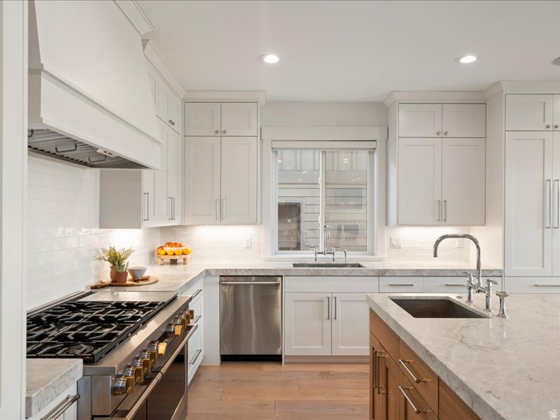 ESCAPES AT EDGEWATER - Residential