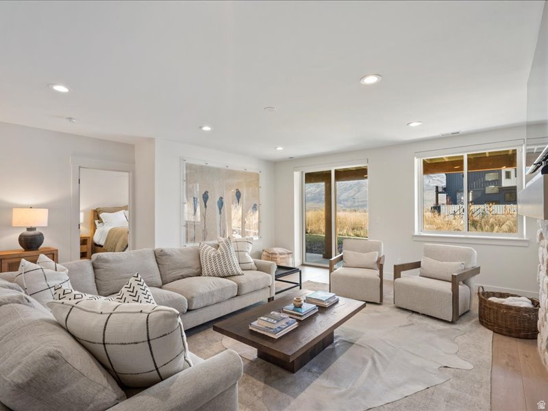 ESCAPES AT EDGEWATER - Residential