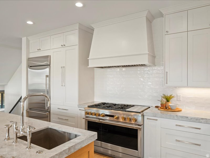 ESCAPES AT EDGEWATER - Residential