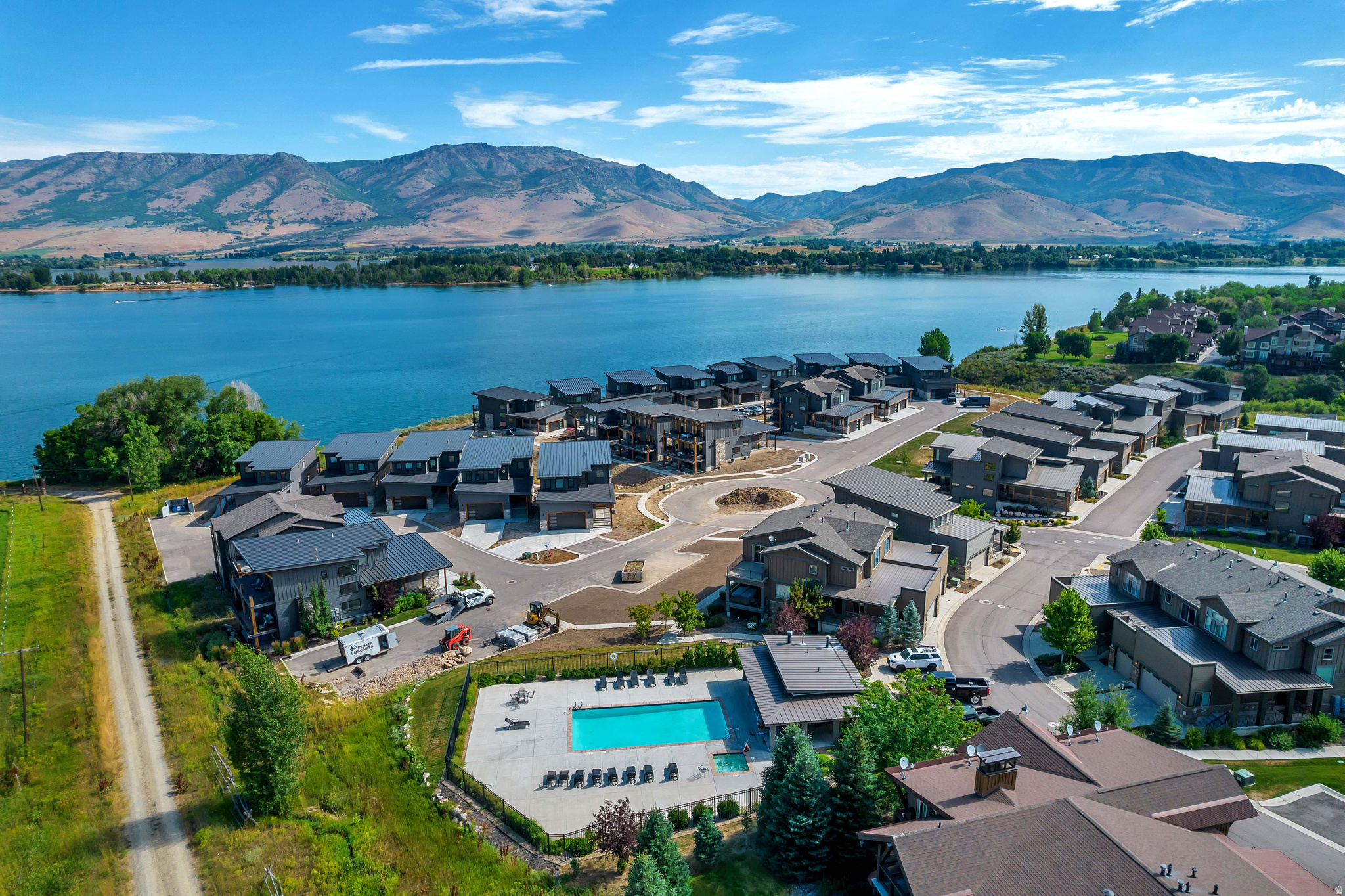 ESCAPES AT EDGEWATER - Residential