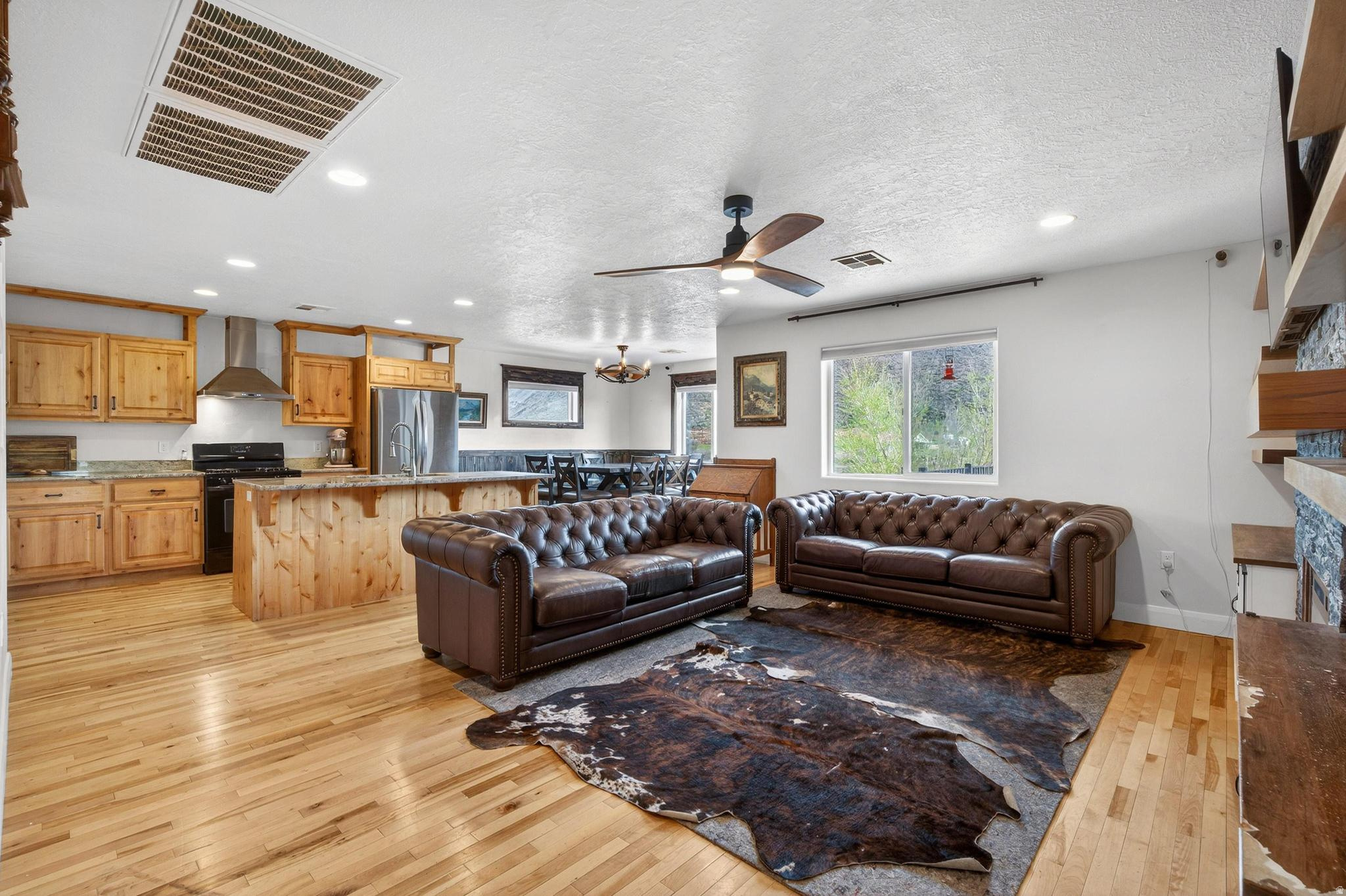 ALMOND HEIGHTS PARK AMD - Residential
