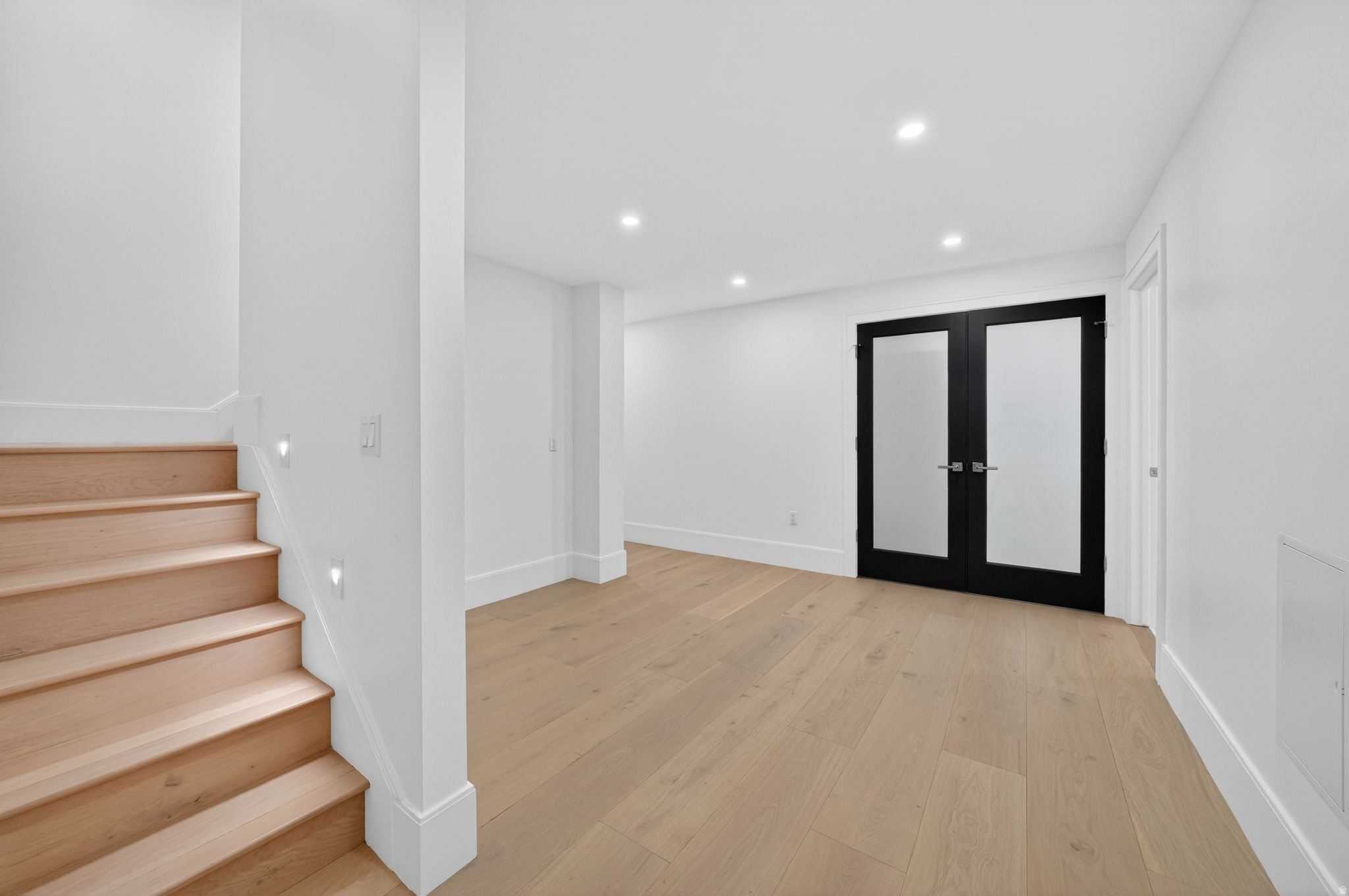 ROYAL LANE - Residential