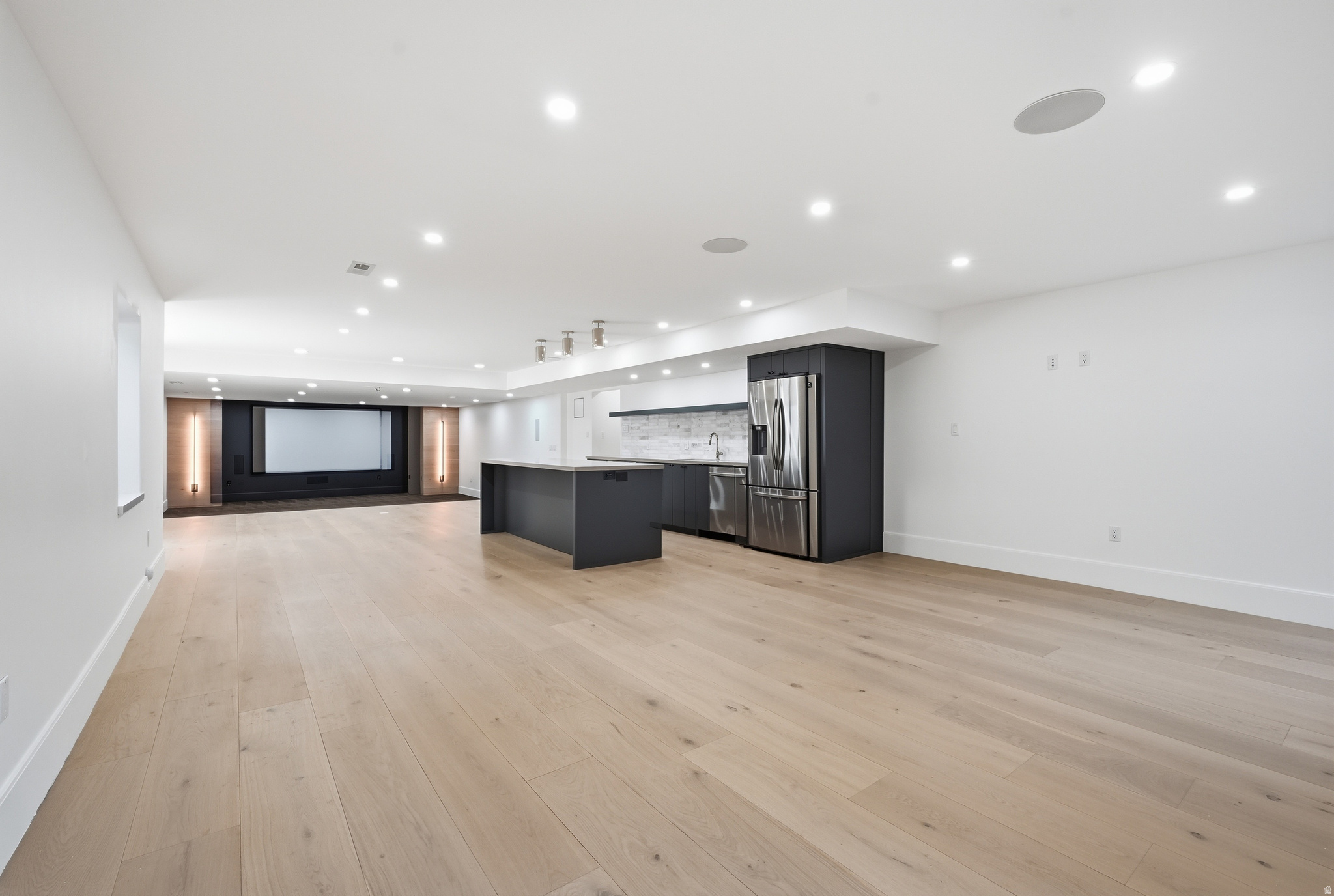 ROYAL LANE - Residential