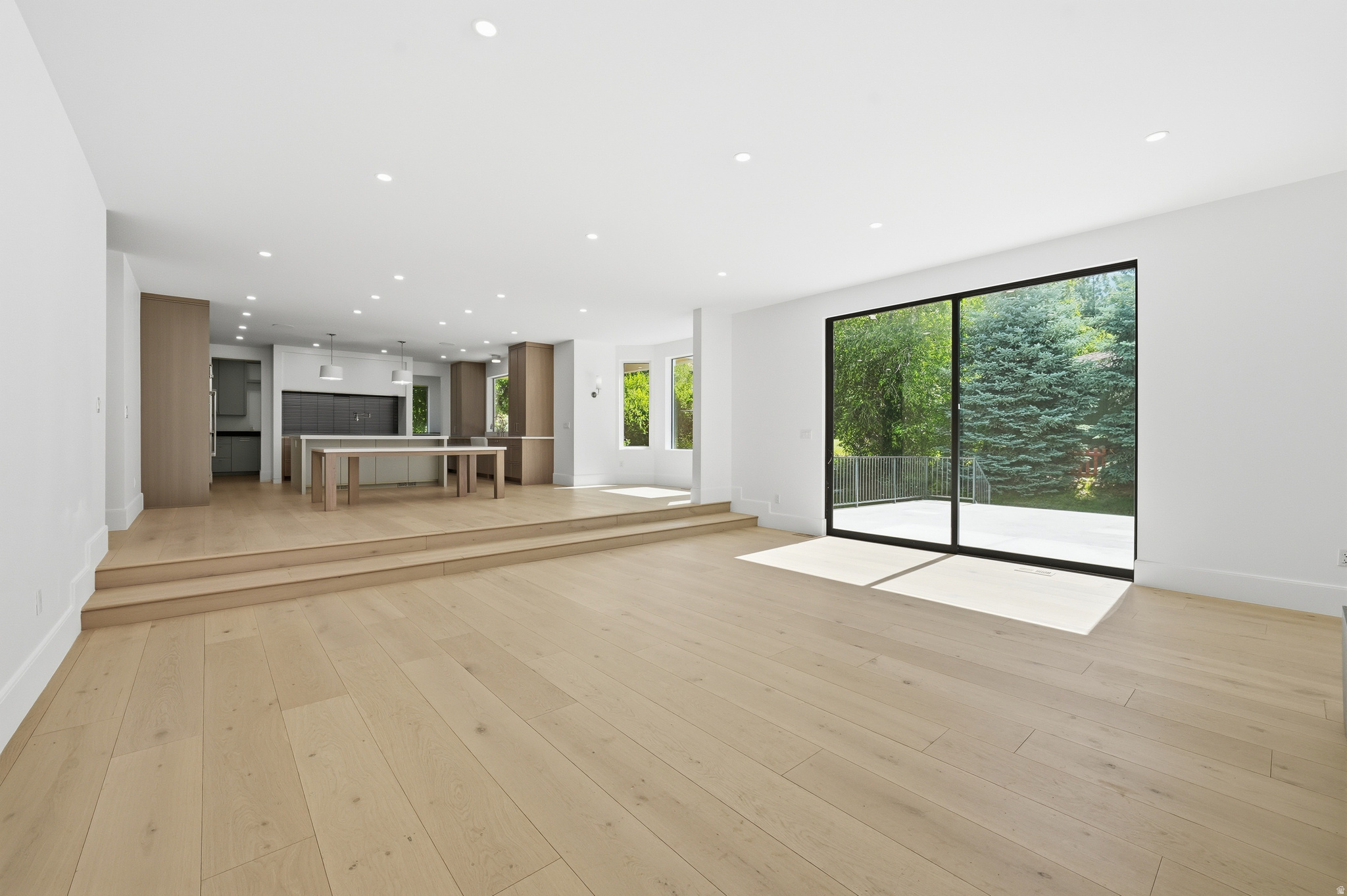 ROYAL LANE - Residential