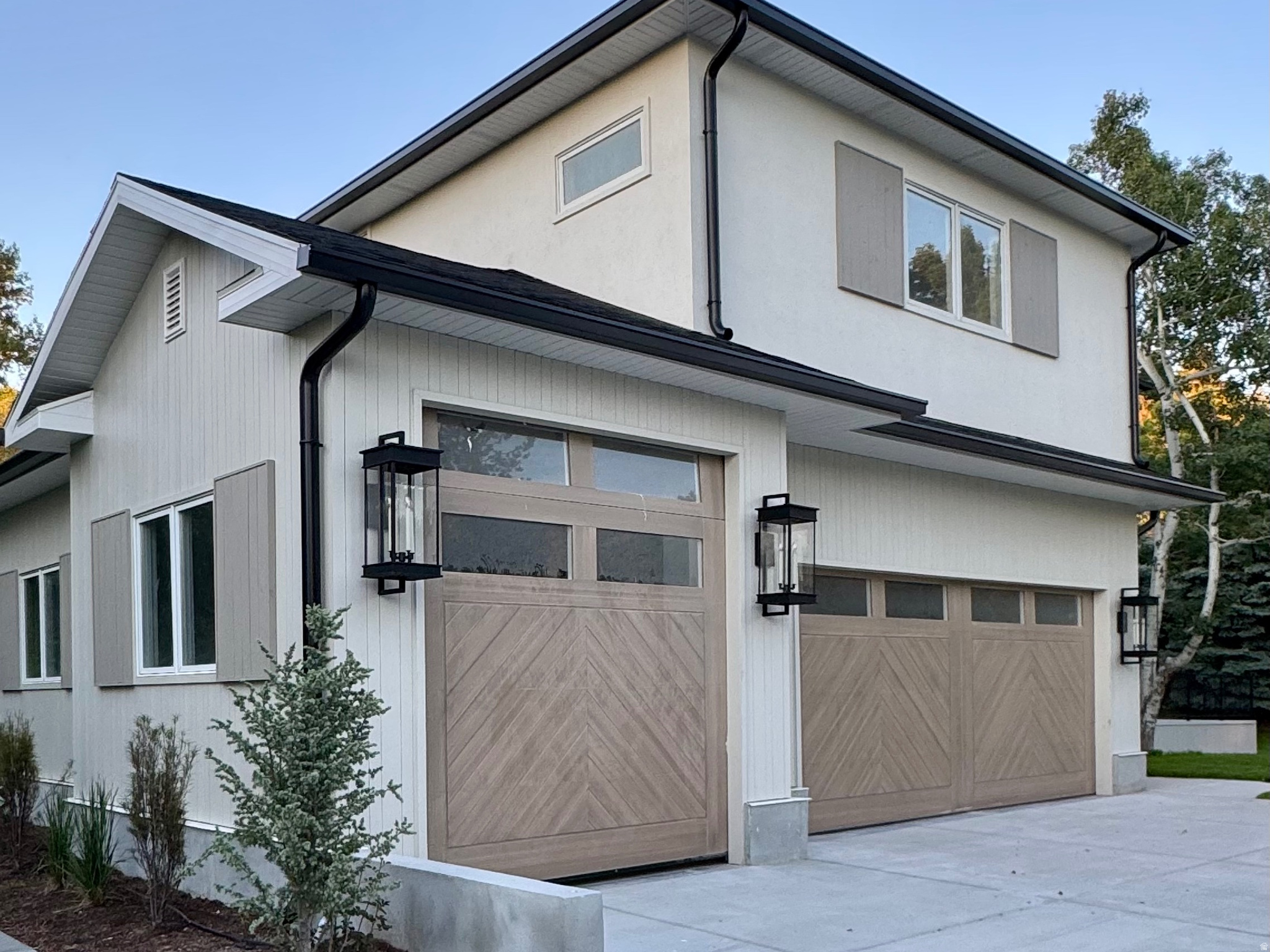 ROYAL LANE - Residential