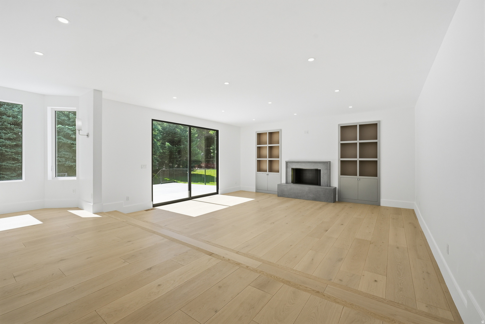 ROYAL LANE - Residential