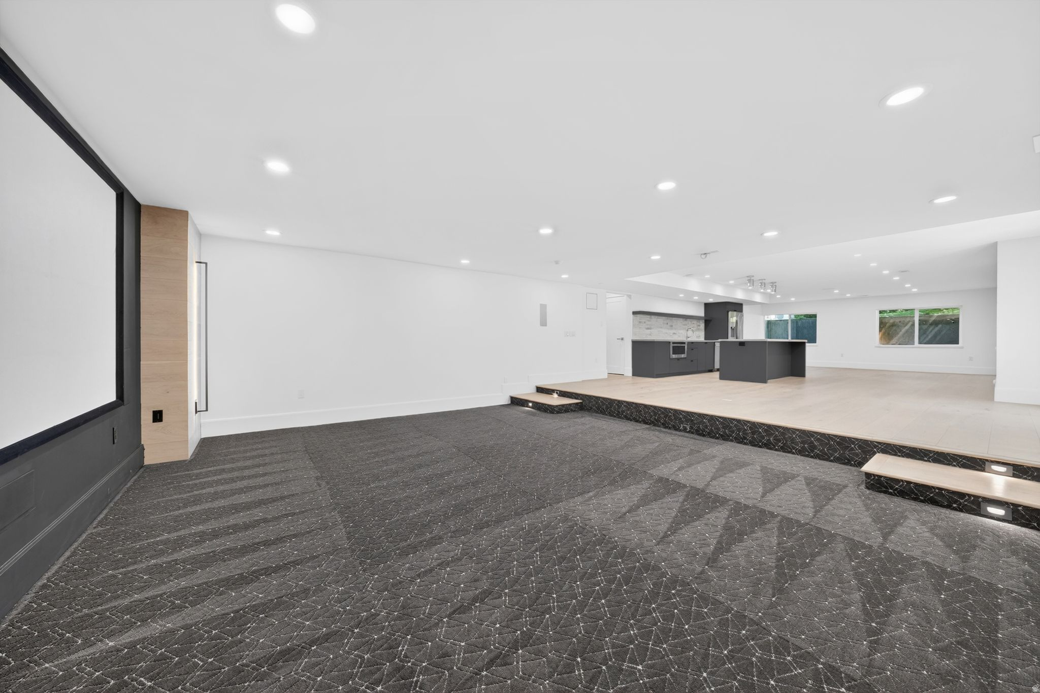 ROYAL LANE - Residential