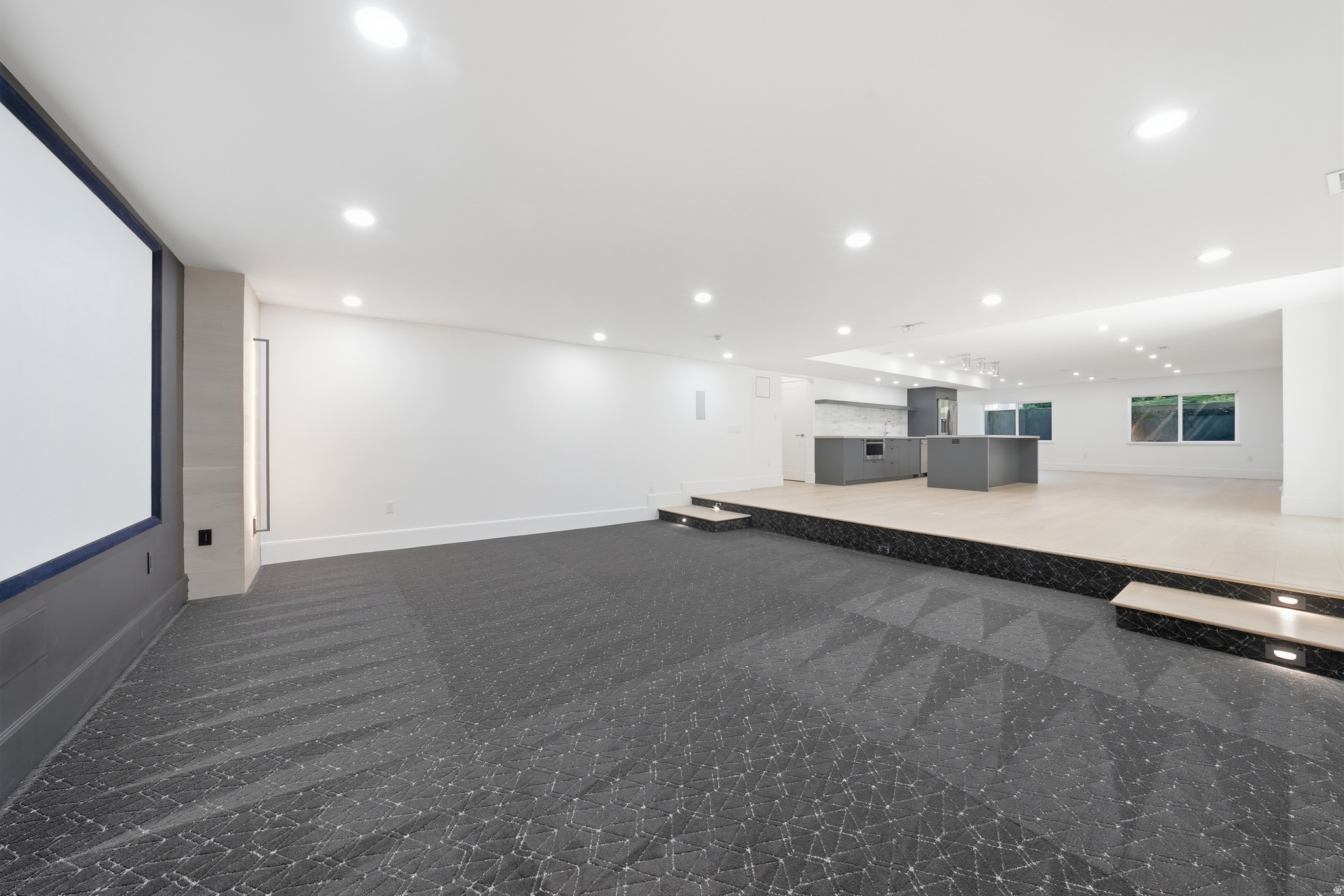 ROYAL LANE - Residential