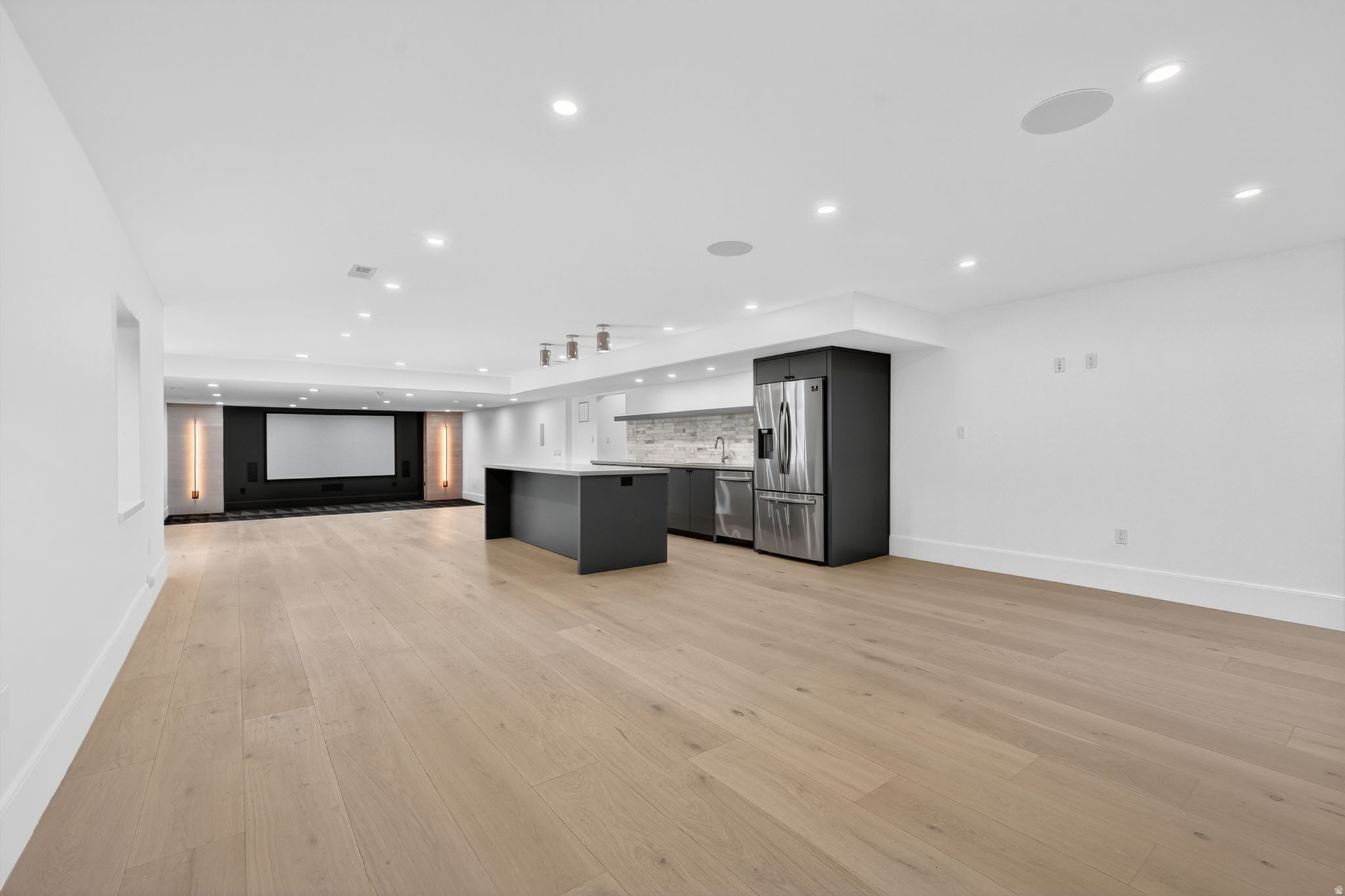 ROYAL LANE - Residential