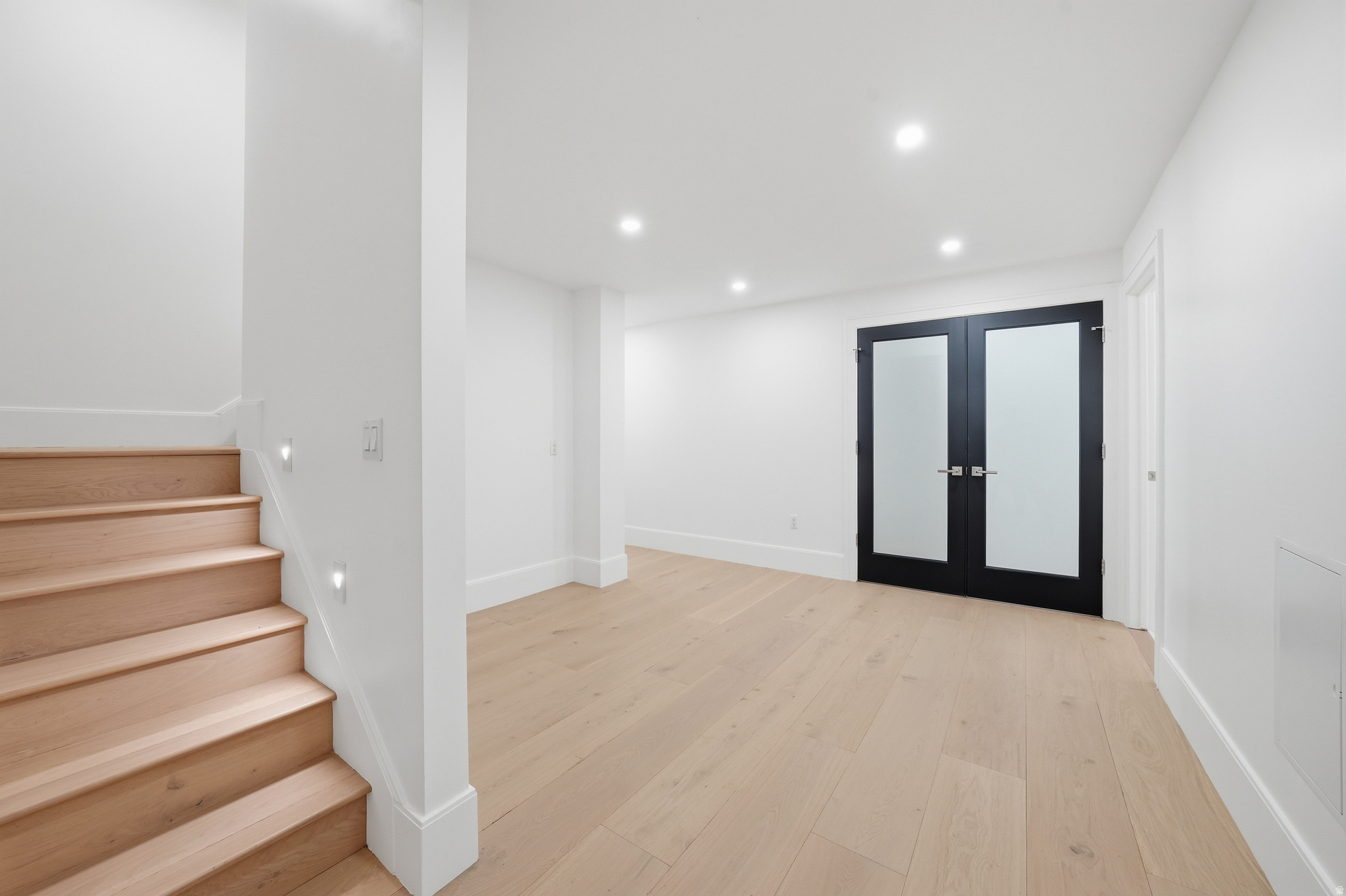 ROYAL LANE - Residential
