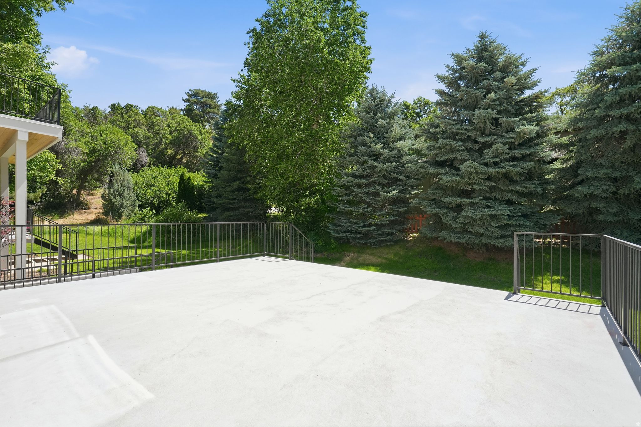 ROYAL LANE - Residential