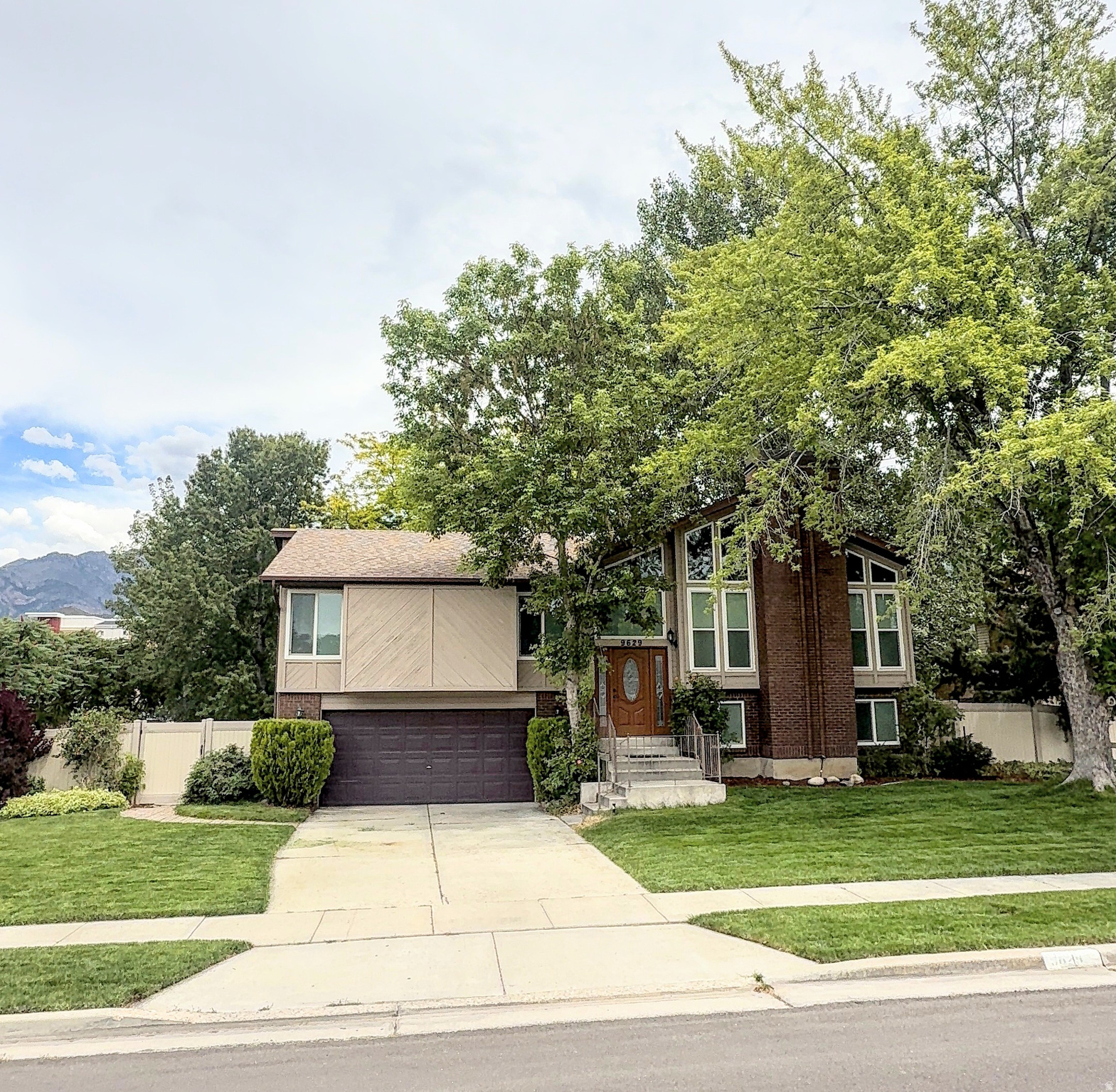 SEVEN OAKS - Residential