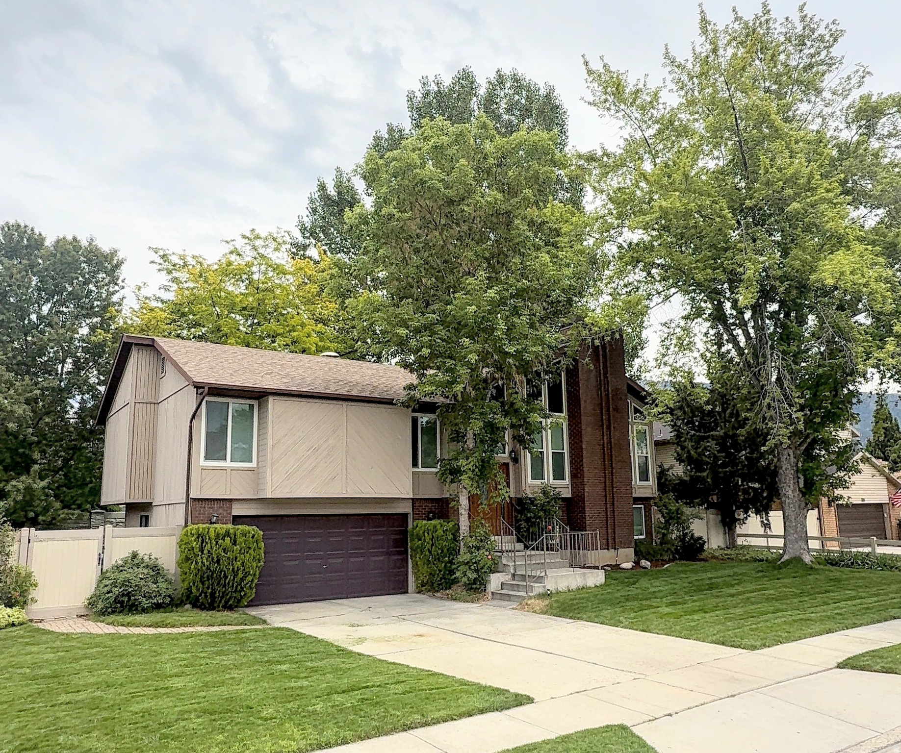 SEVEN OAKS - Residential