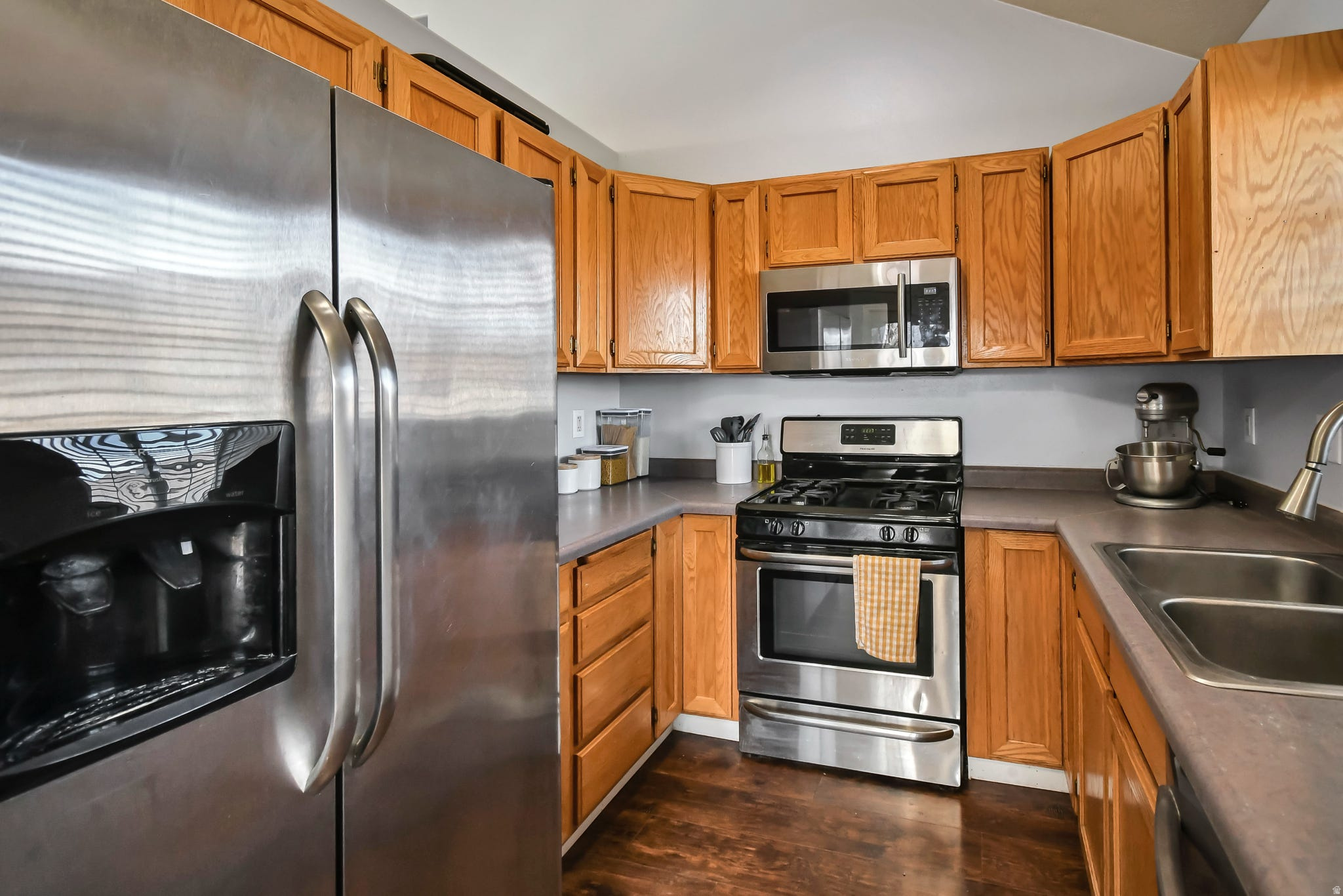 PINE HOLLOW ESTATES - Residential