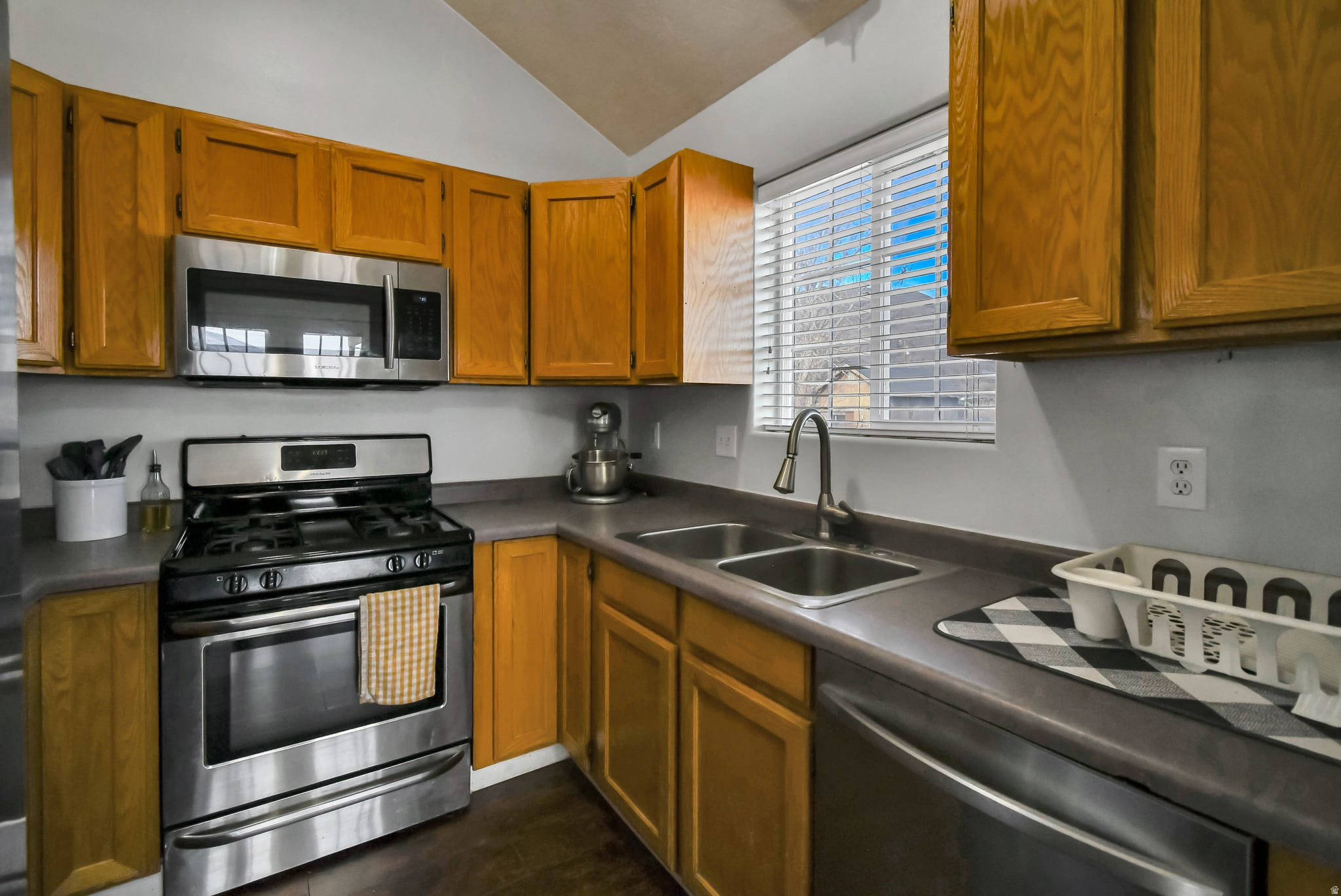 PINE HOLLOW ESTATES - Residential